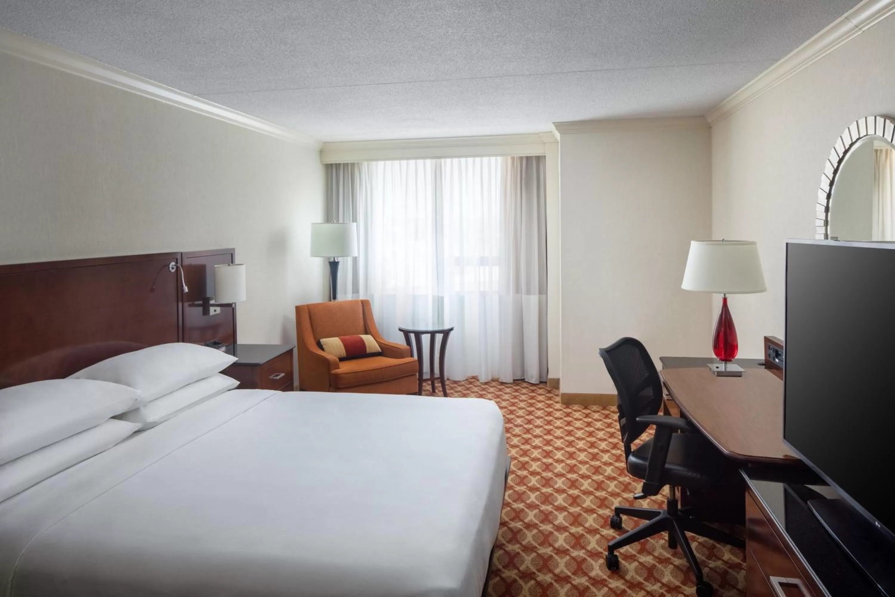 Photo of the whole room, Bed in Indianapolis Marriott East
