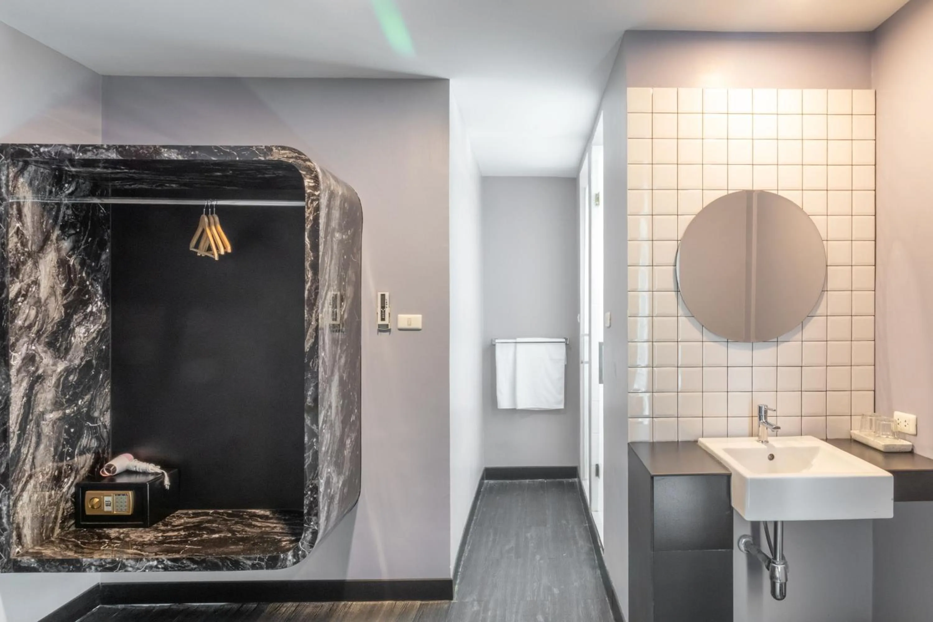 Bathroom in CheQinn Hostel - Sukhumvit 4 Nana Plaza