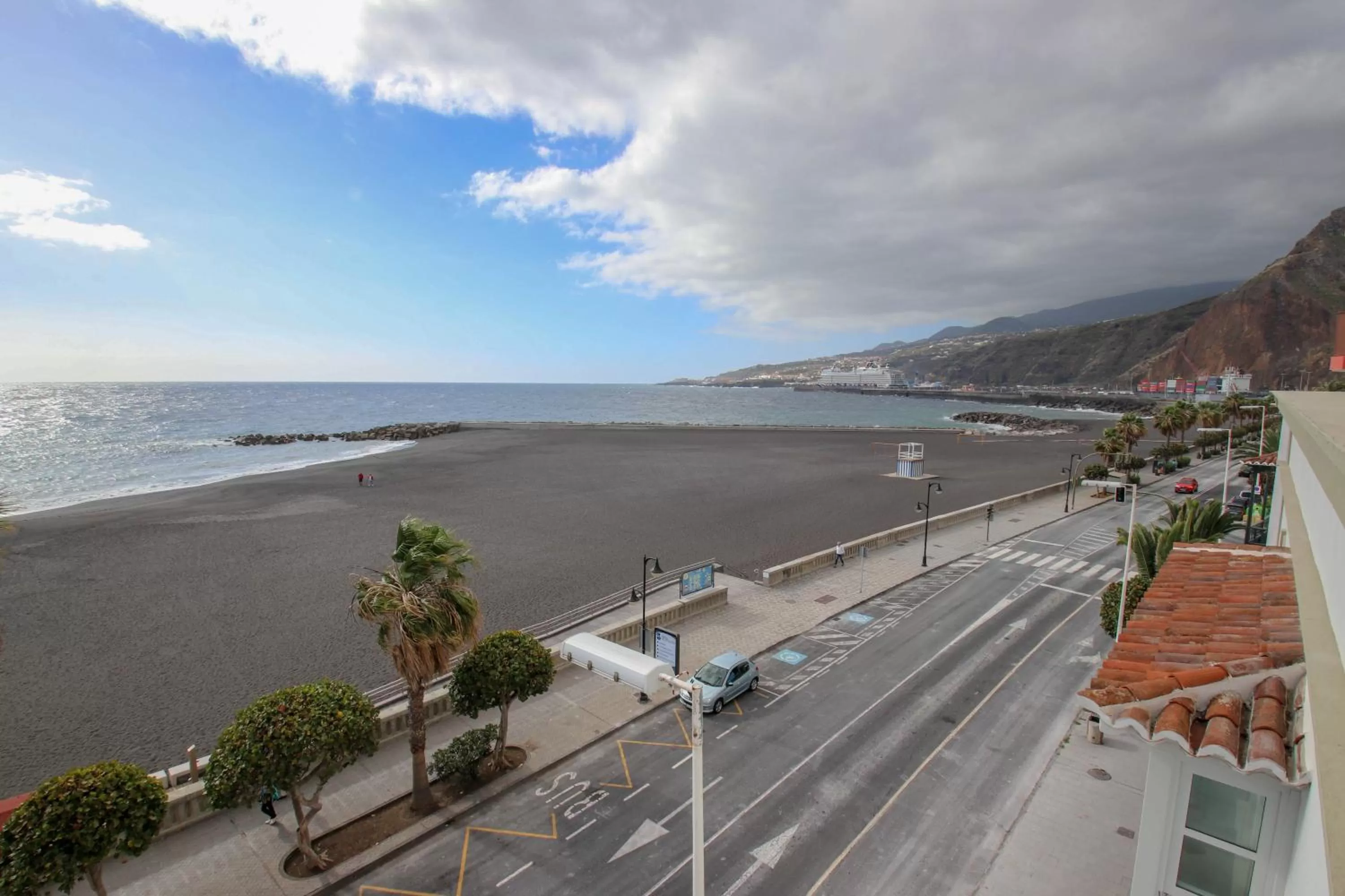 Beach in Hotel Emblemático Holiday Time