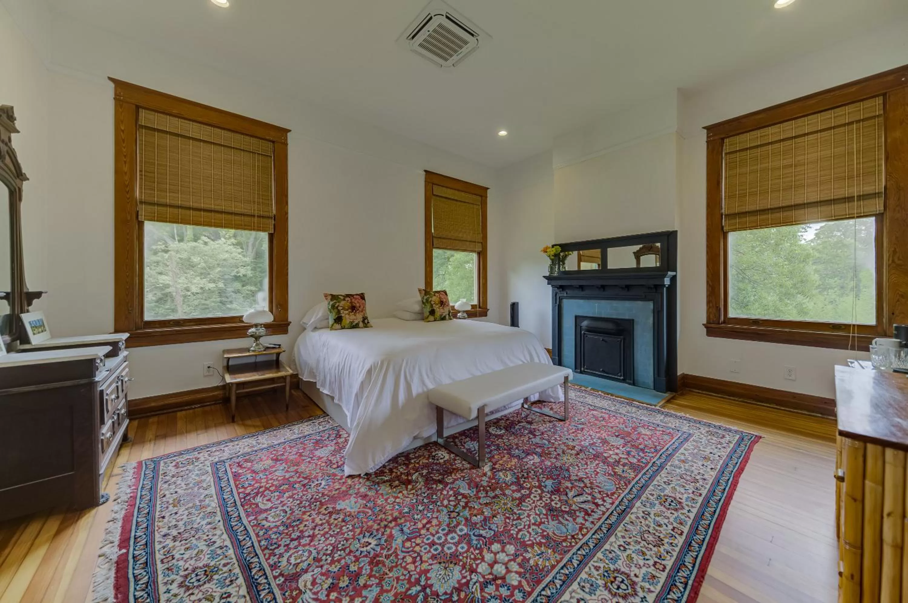 Bed in Oak Hall Bed and Breakfast