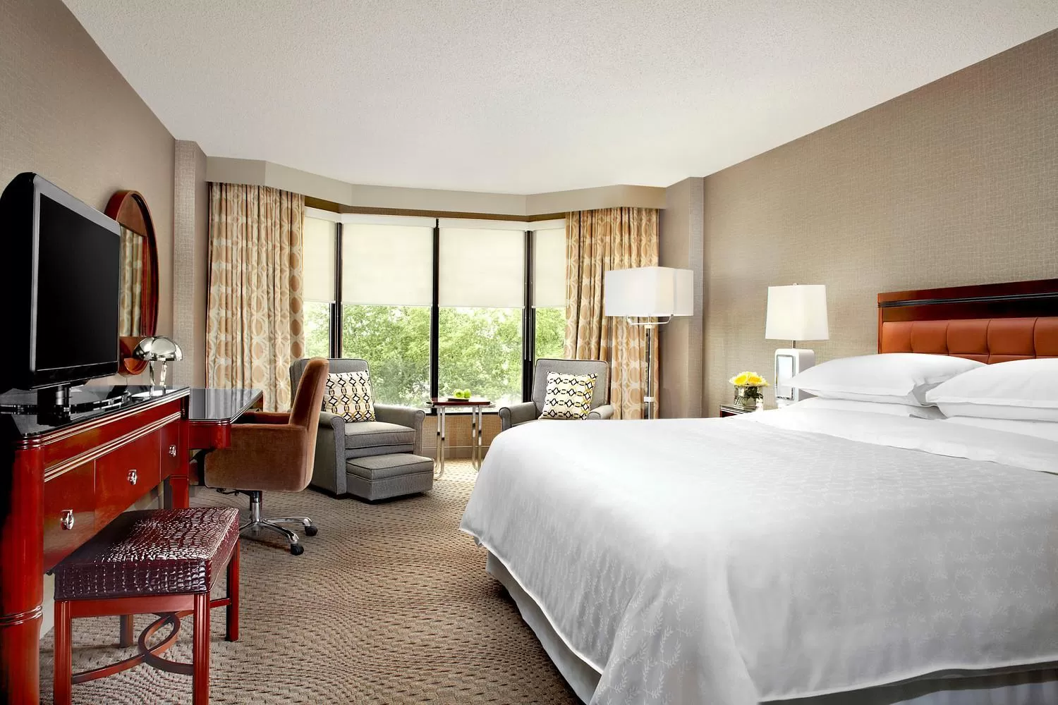 Photo of the whole room, Bed in Red Deer Resort & Casino