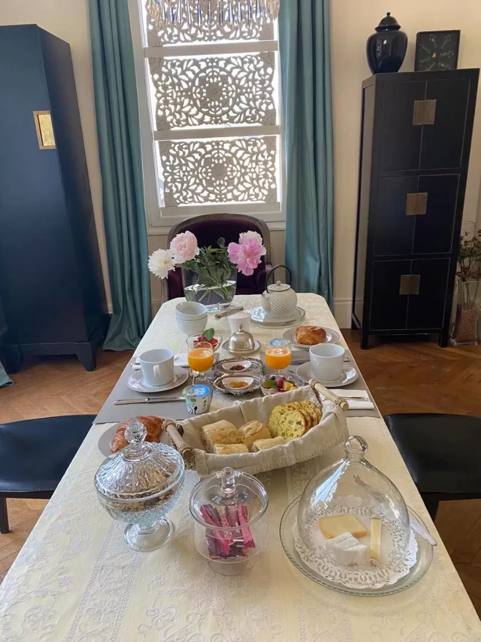 Continental breakfast in Villa Fresquet