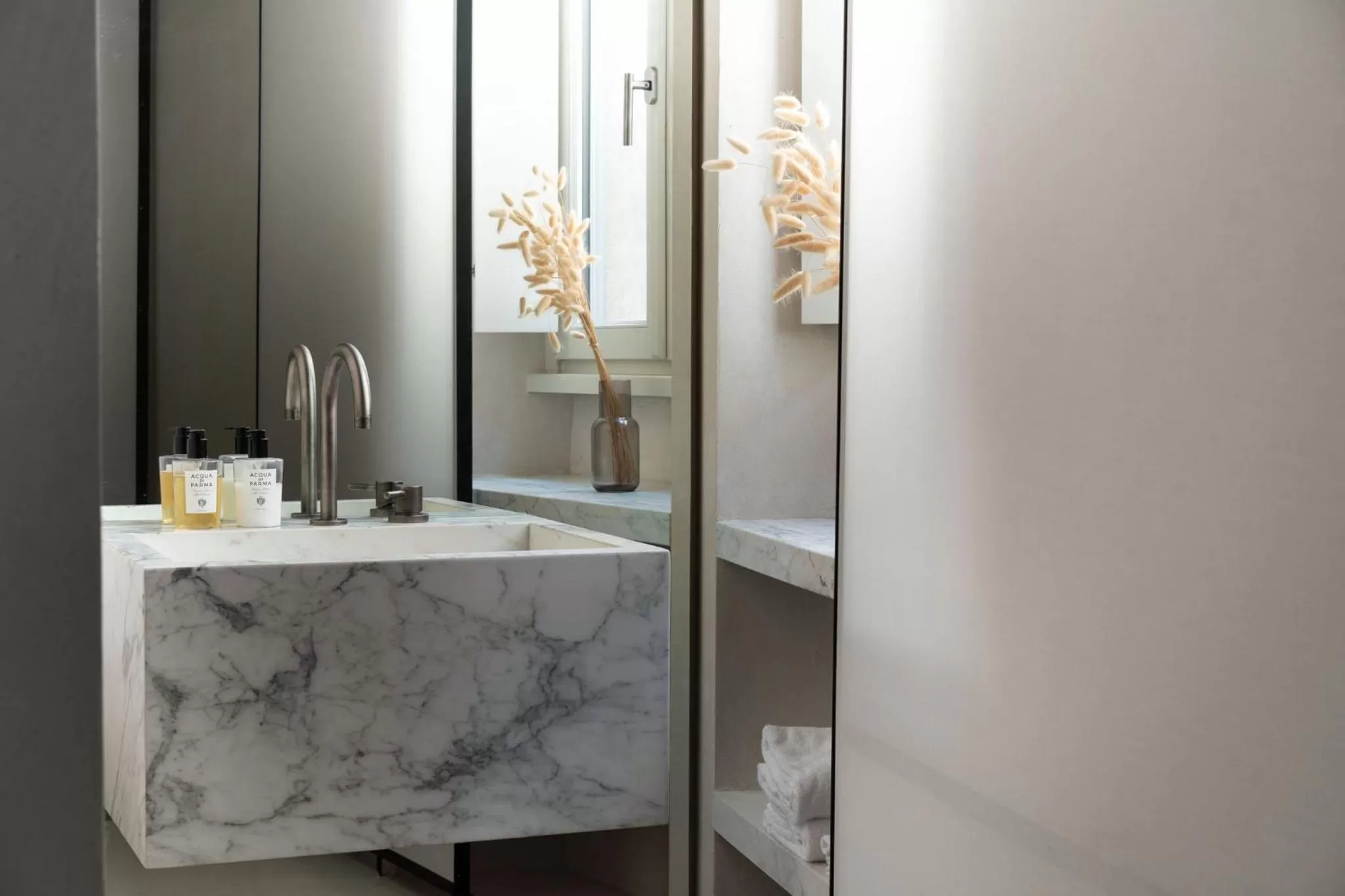 Decorative detail in Hotel Scenario