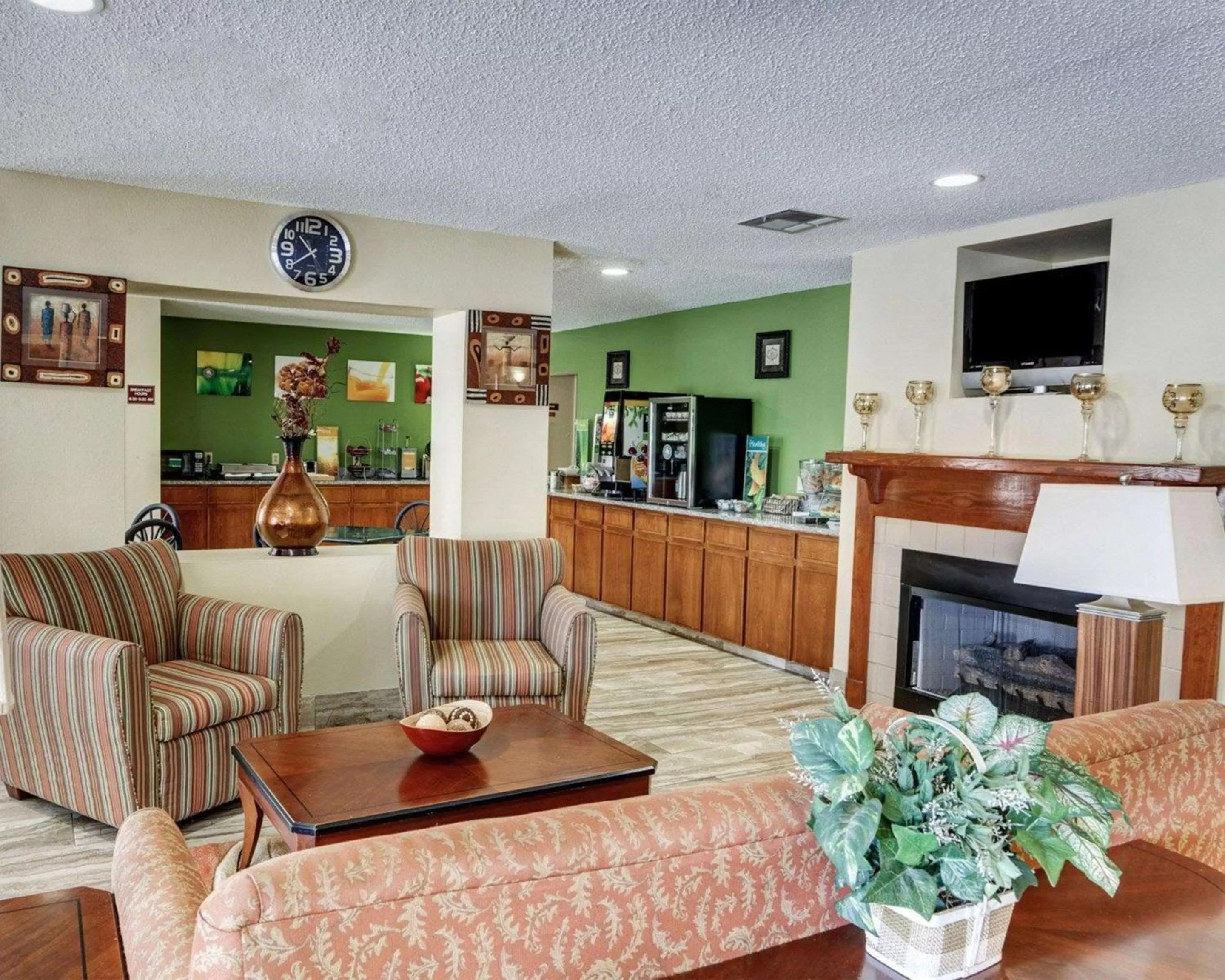 Lobby or reception in Quality Suites Baton Rouge East - Denham Springs