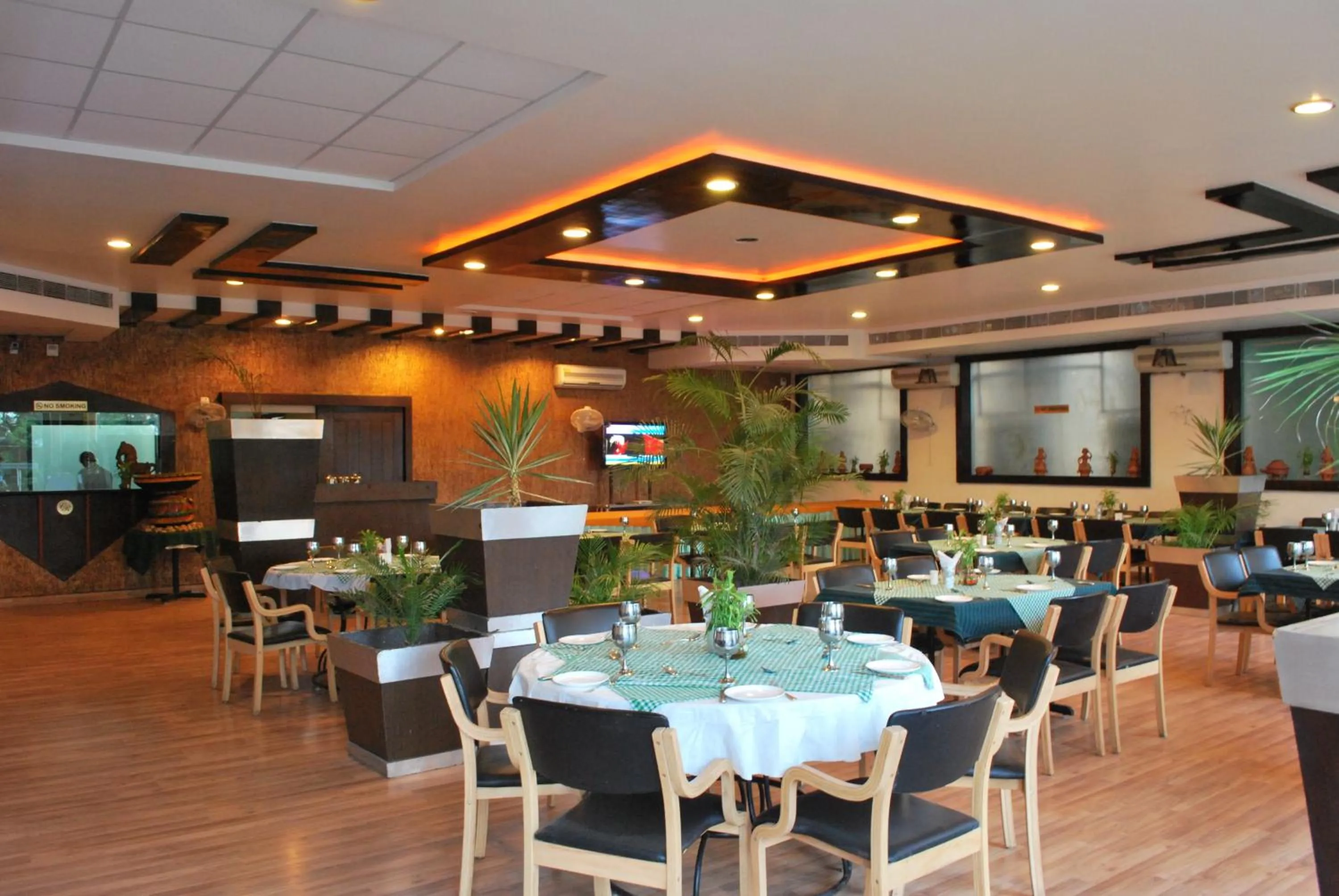 Restaurant/places to eat in Hotel The Grand Chandiram