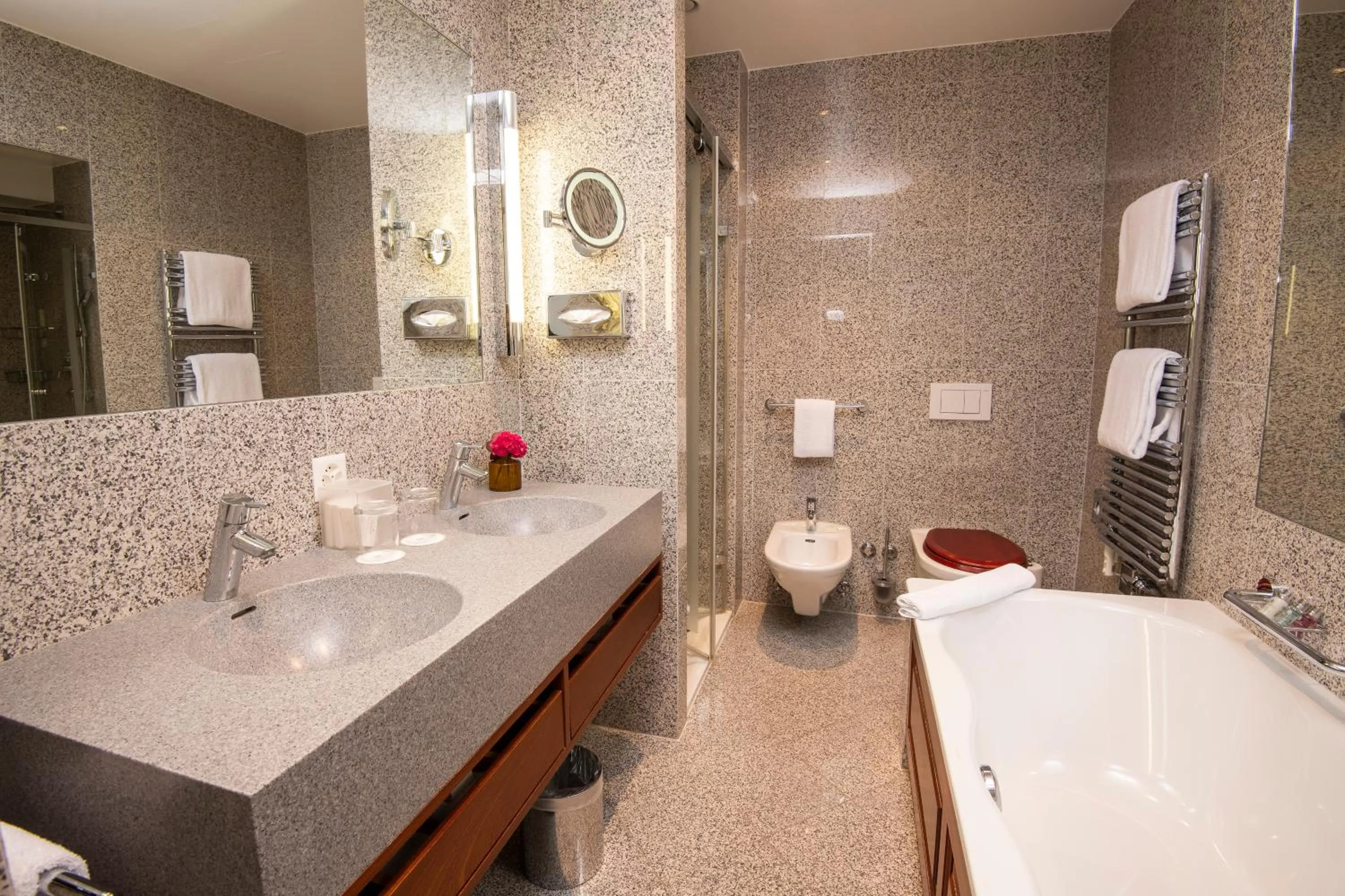 Bathroom in Hôtel Des Trois Couronnes & Spa - The Leading Hotels of the World
