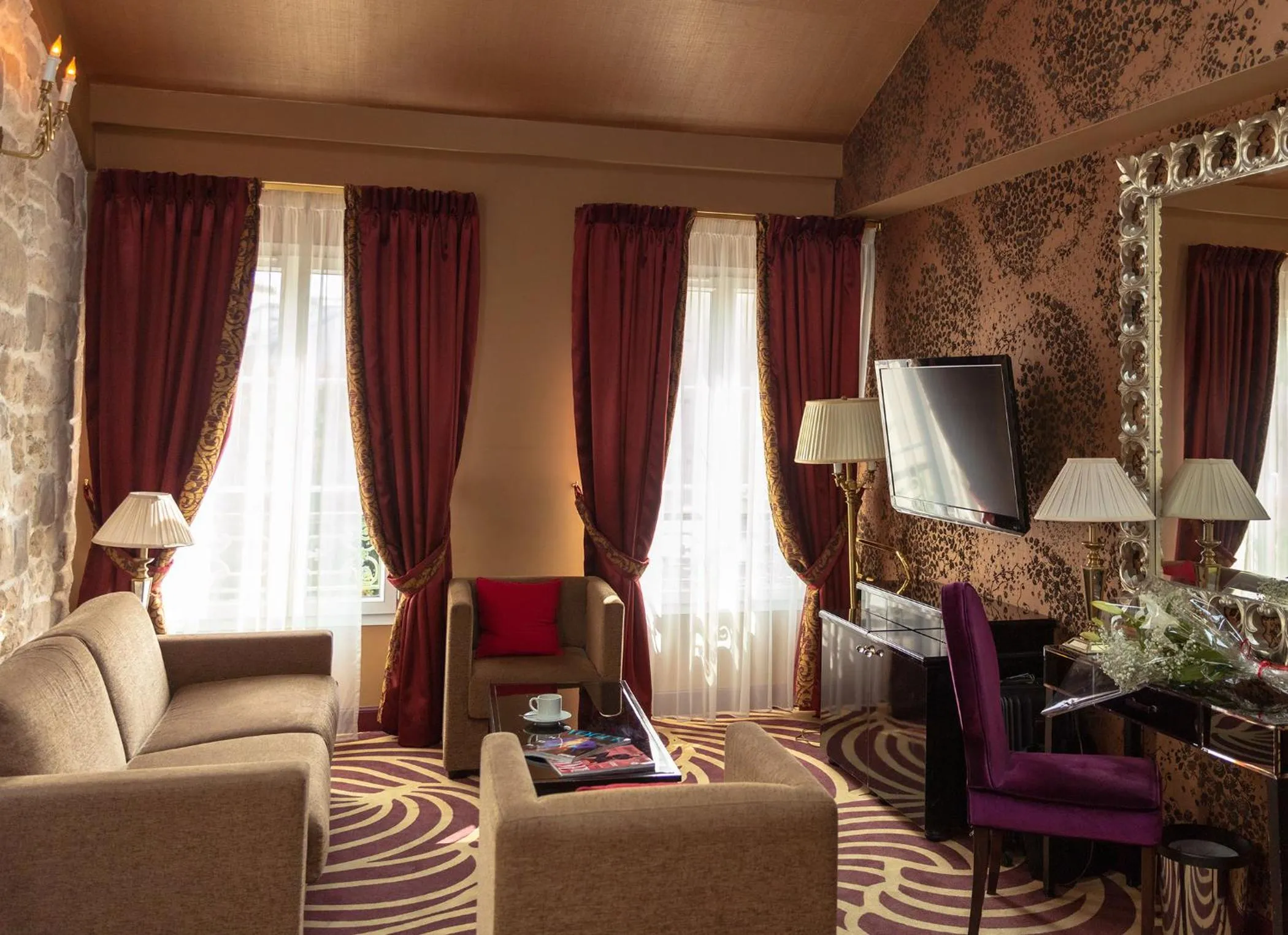 Seating area in Hotel Du Beaumont