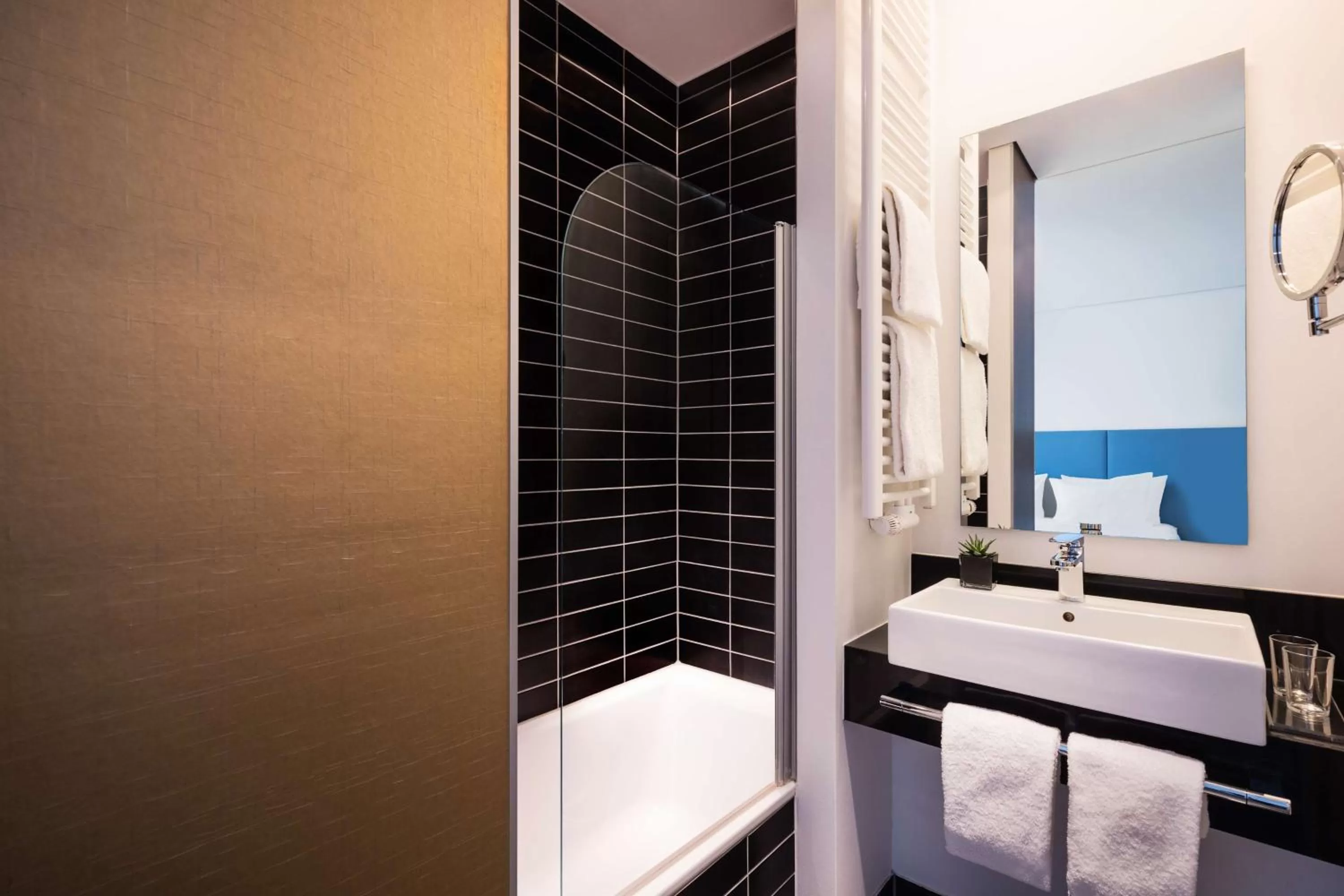 Bathroom in Lindner Hotel Frankfurt Sportpark, part of JdV by Hyatt