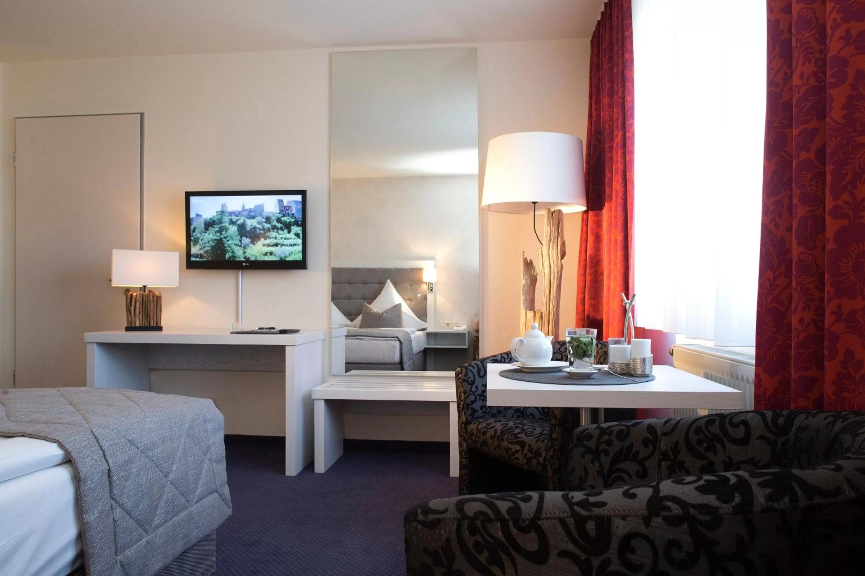 Photo of the whole room, Bed in HafenHotel PommernYacht