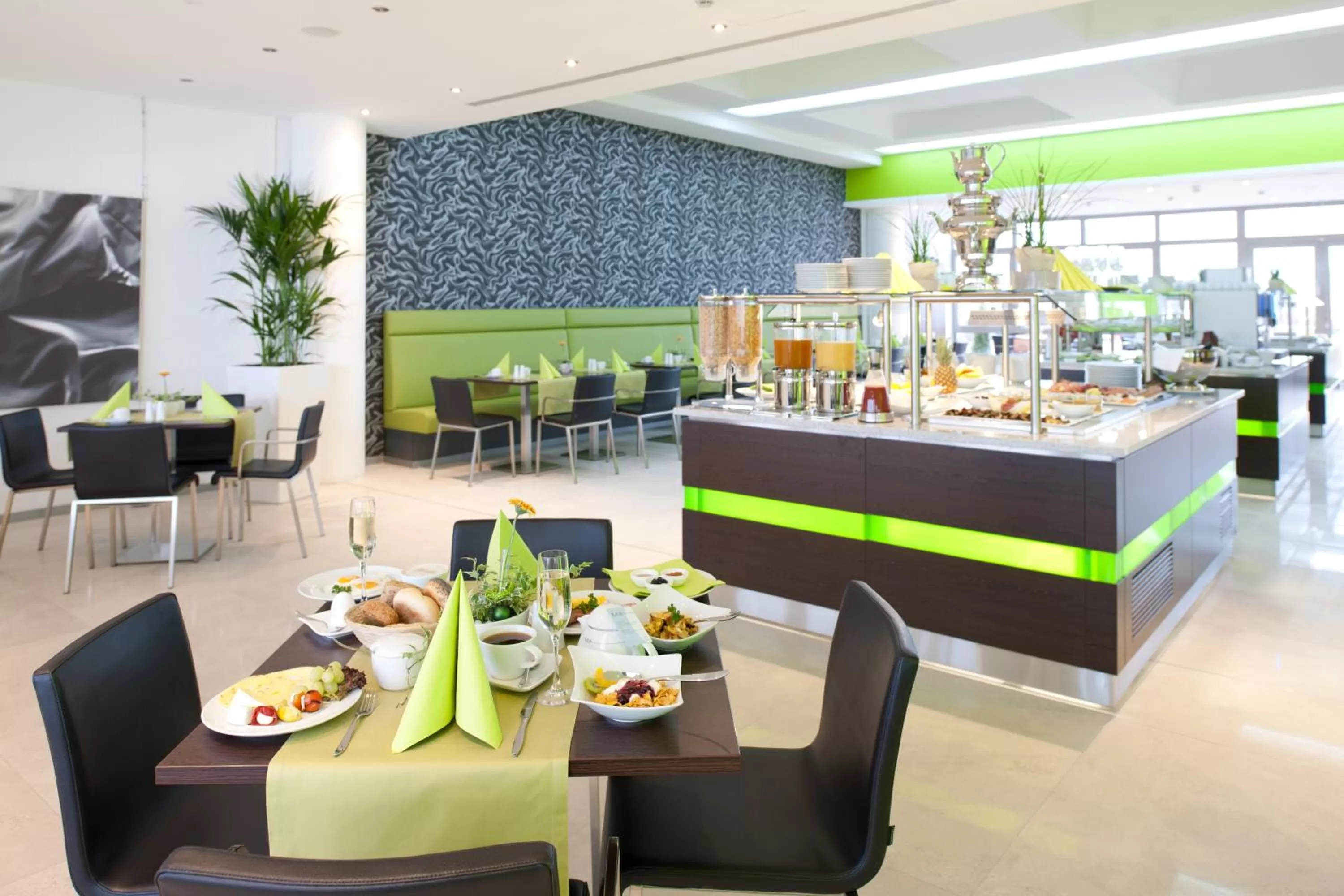 Restaurant/places to eat in Panorama Hotel Schweinfurt