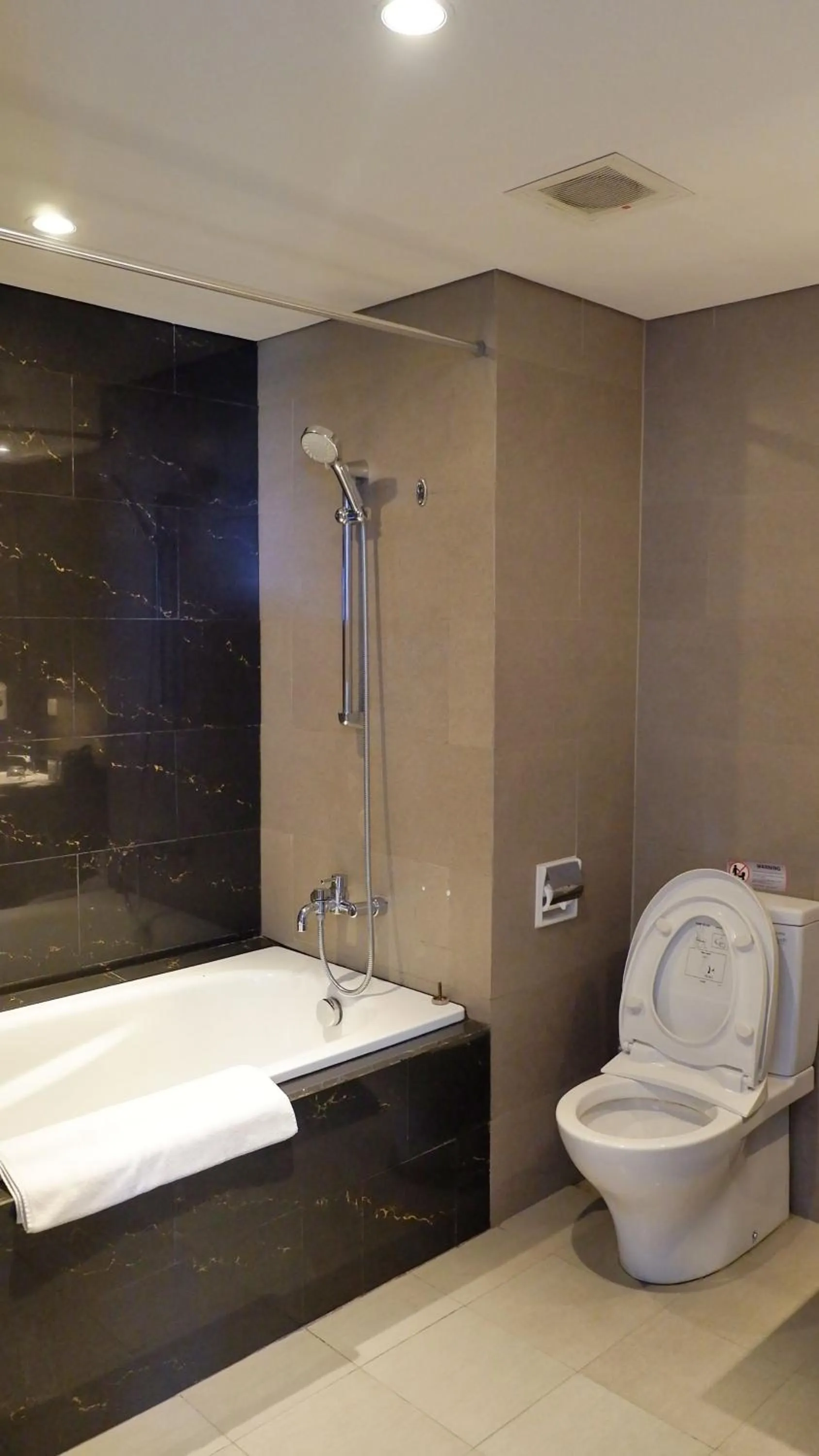 Bathroom in Sakura Park Hotel & Residence