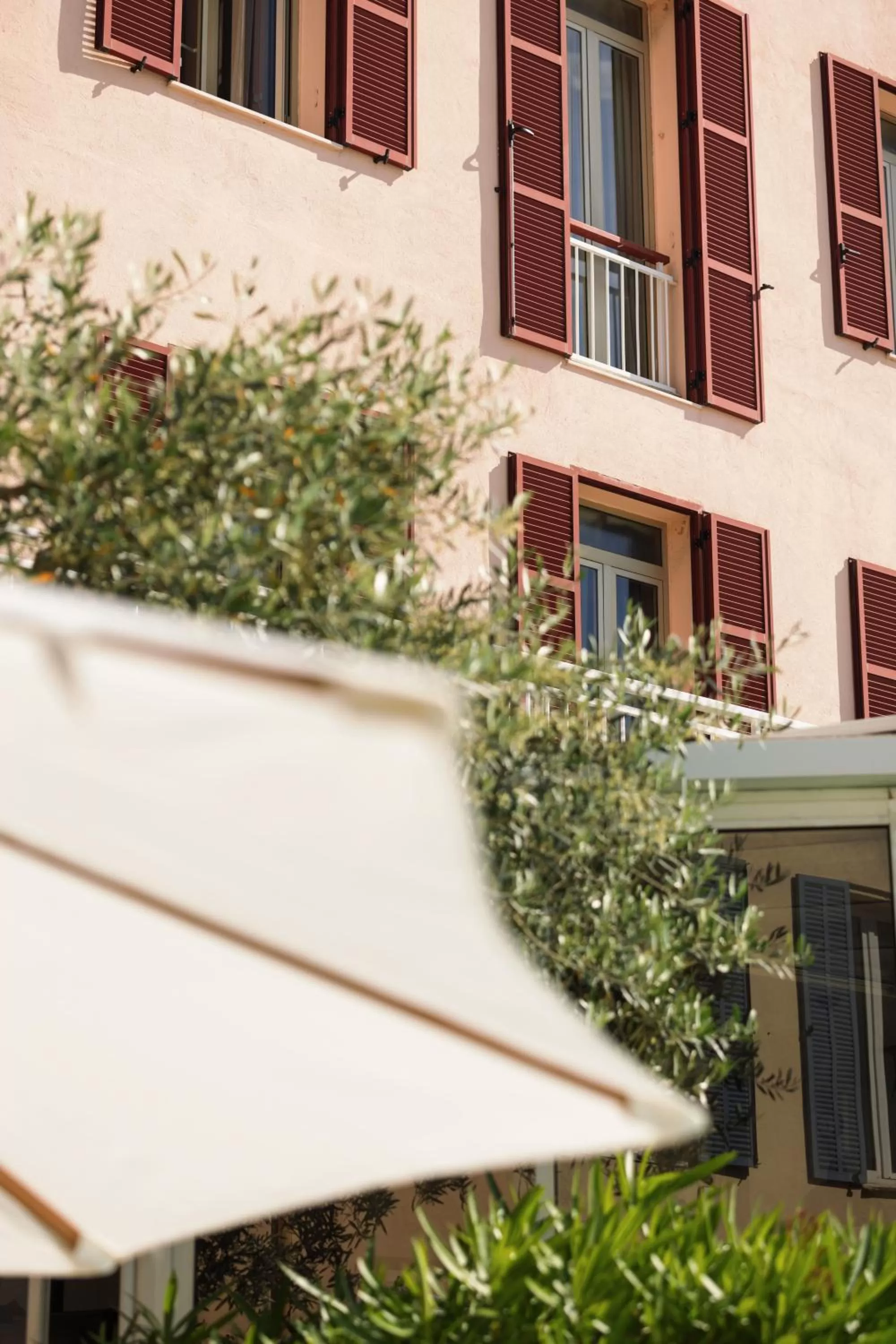 Property building in Best Western Hôtel des Orangers Cannes