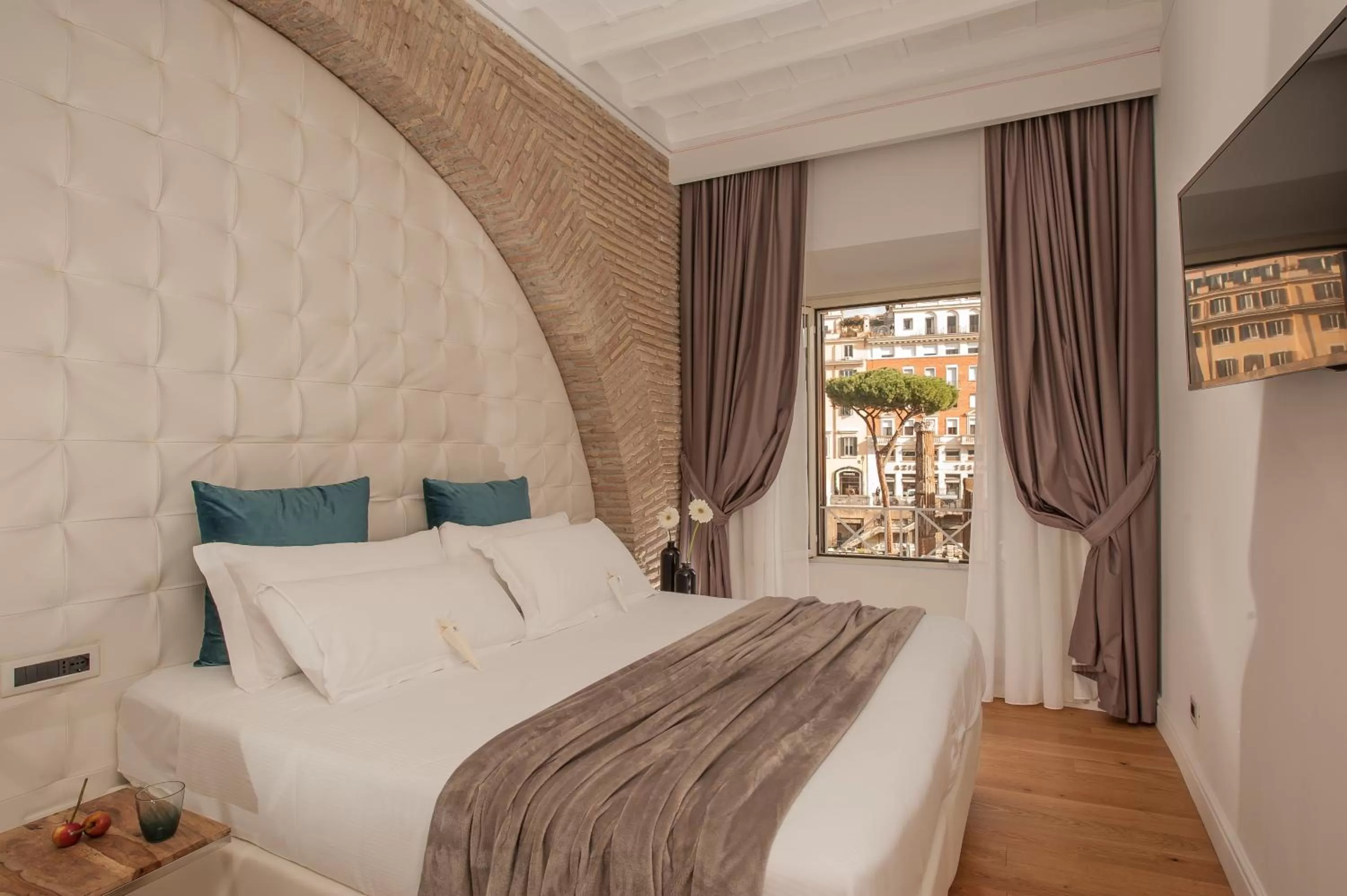 View (from property/room), Bed in Argentina Residenza Style Hotel