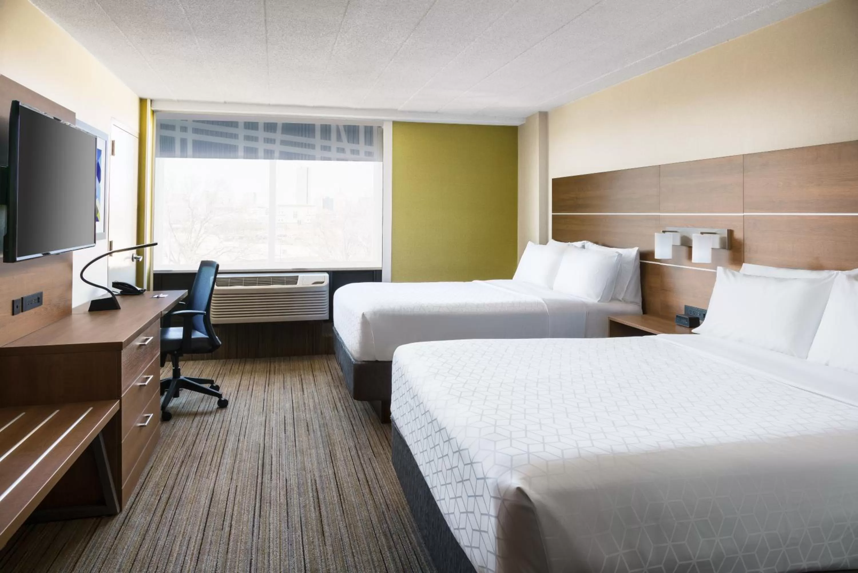 Photo of the whole room, Bed in Holiday Inn Express Boston by IHG