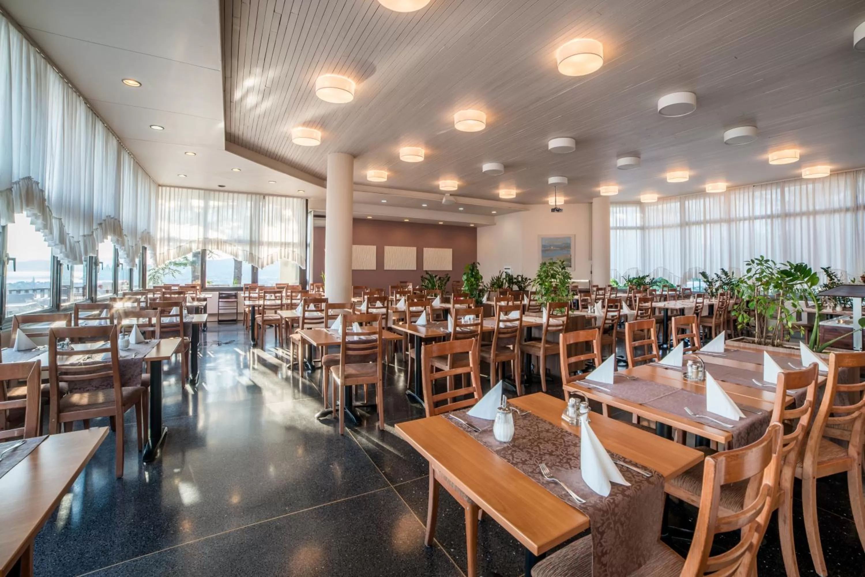 Restaurant/places to eat in Belvedere Resort Hotels