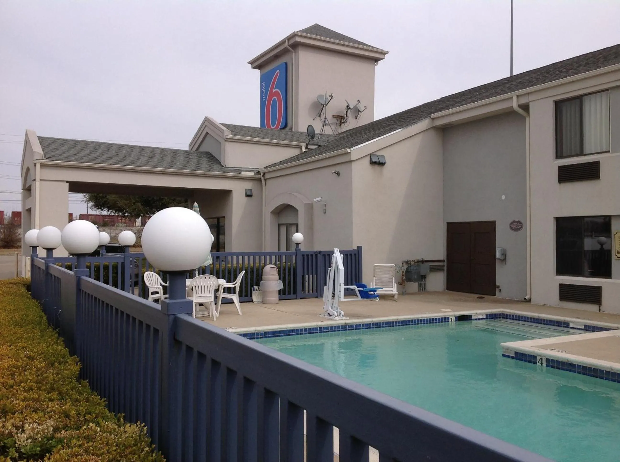 Swimming pool in Motel 6-Dallas, TX - Northeast