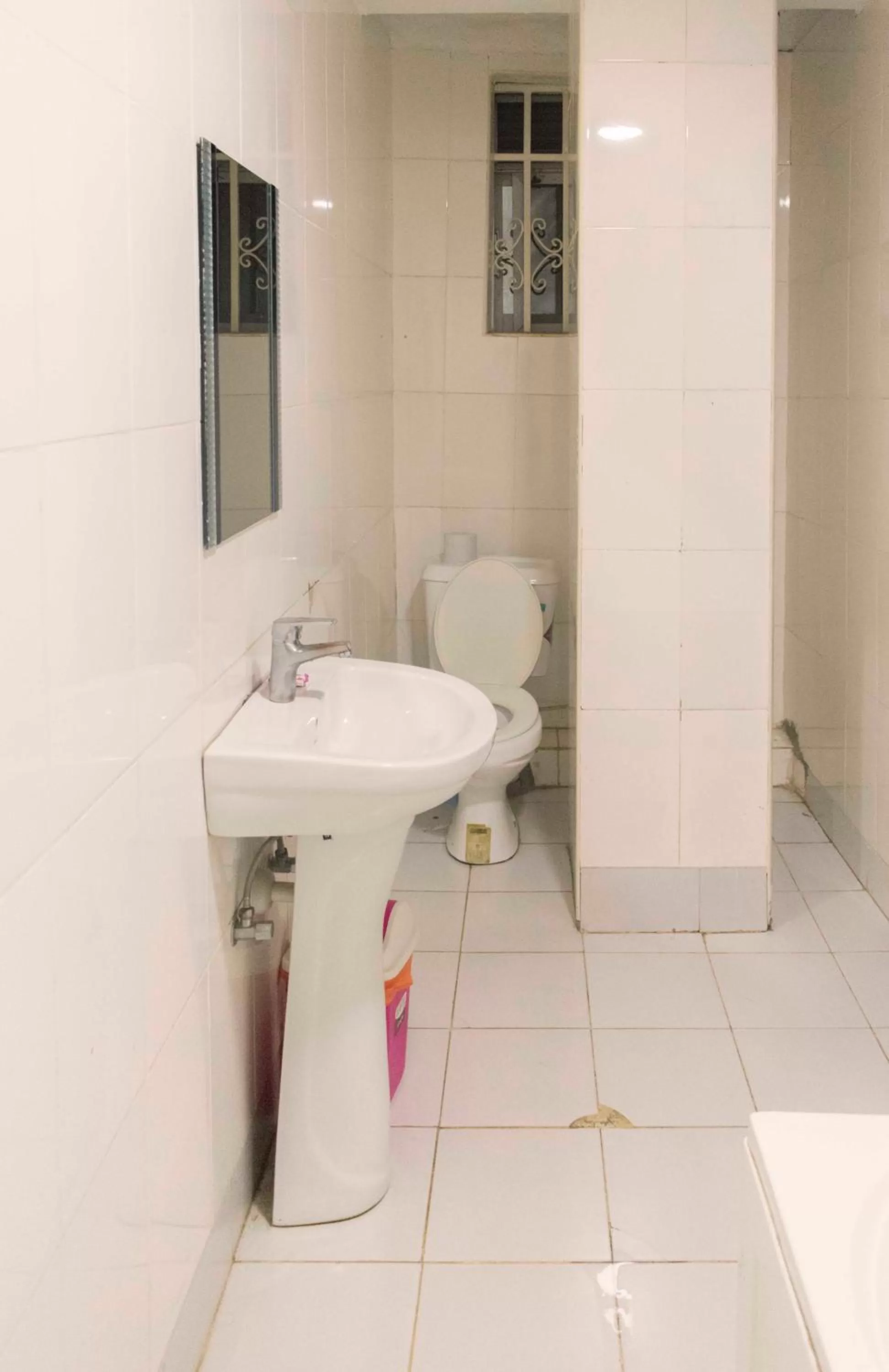 Toilet in Sunrise Hotel Kampala