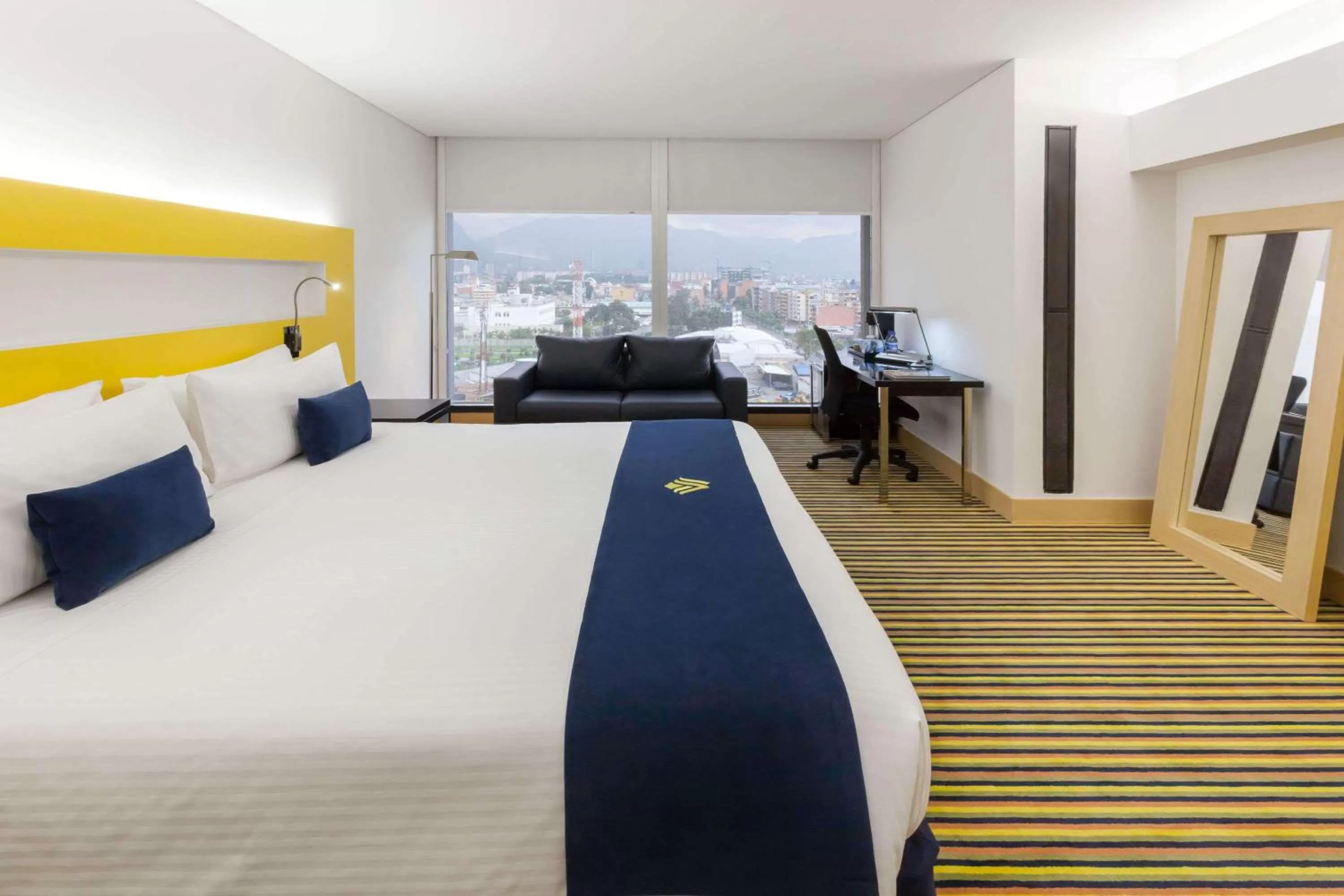 Photo of the whole room, Bed in Wyndham Bogota