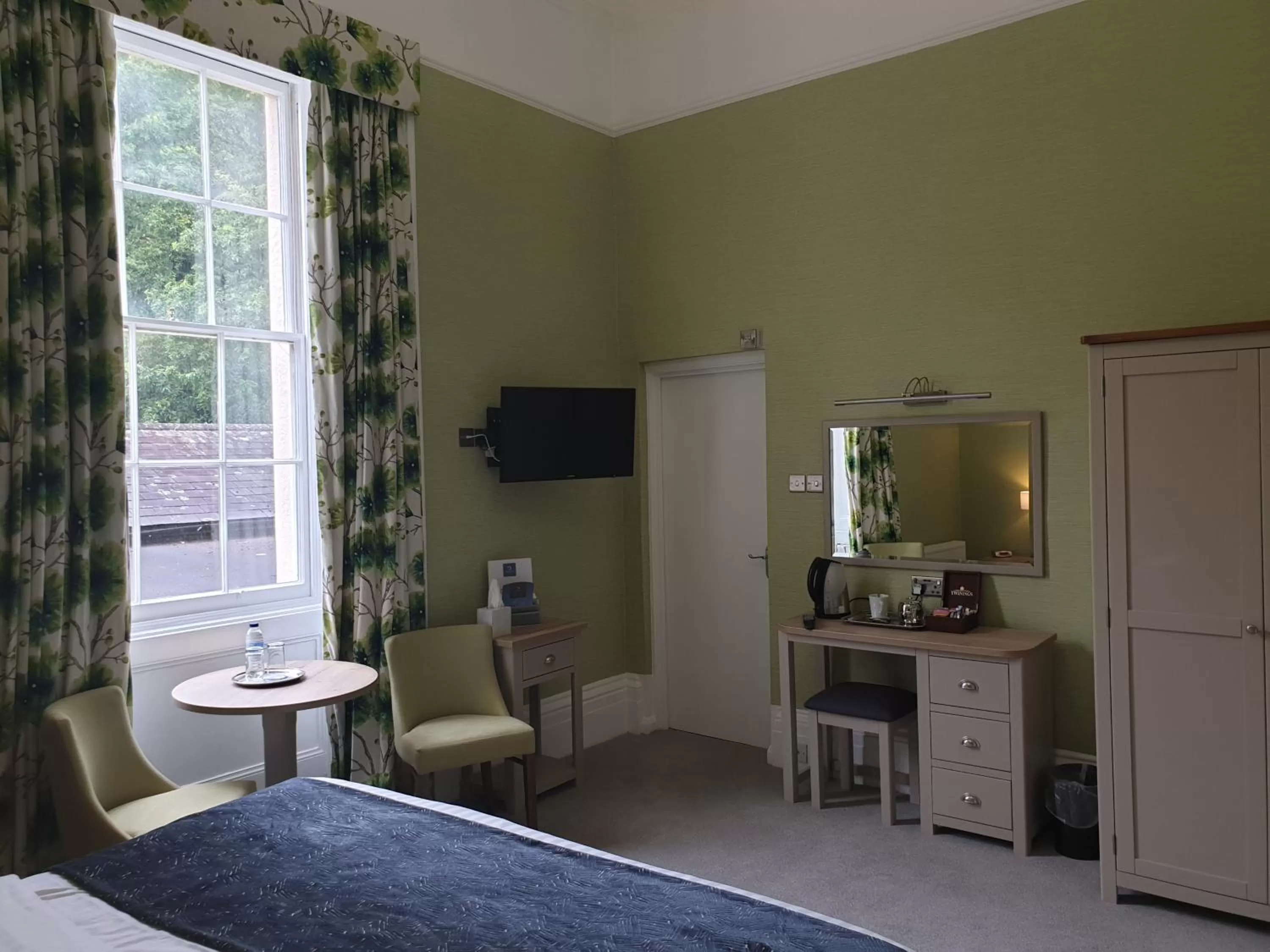 Bedroom, Bed in The Osborne Hotel