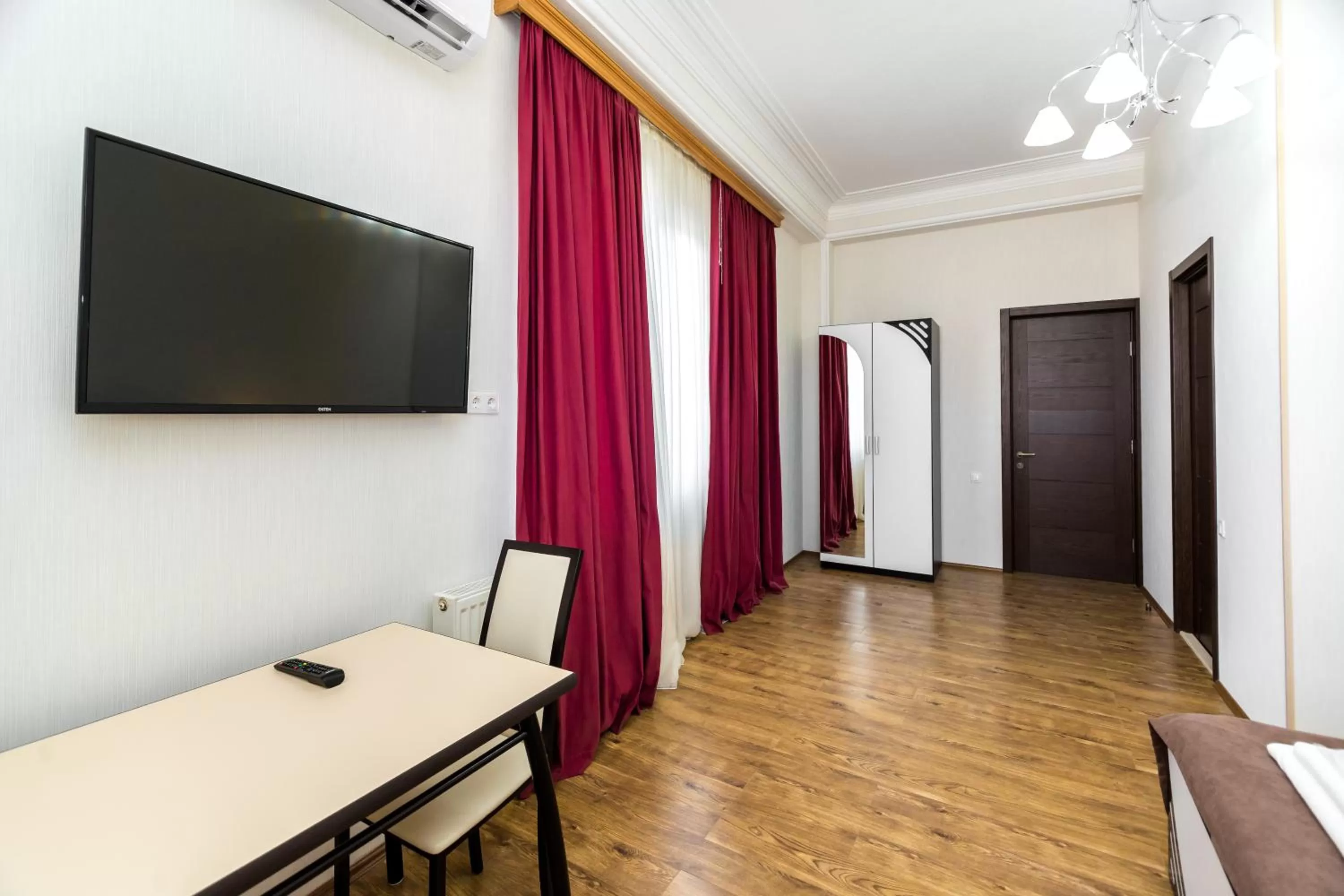 Seating area, TV/Entertainment Center in Elia Palace Hotel