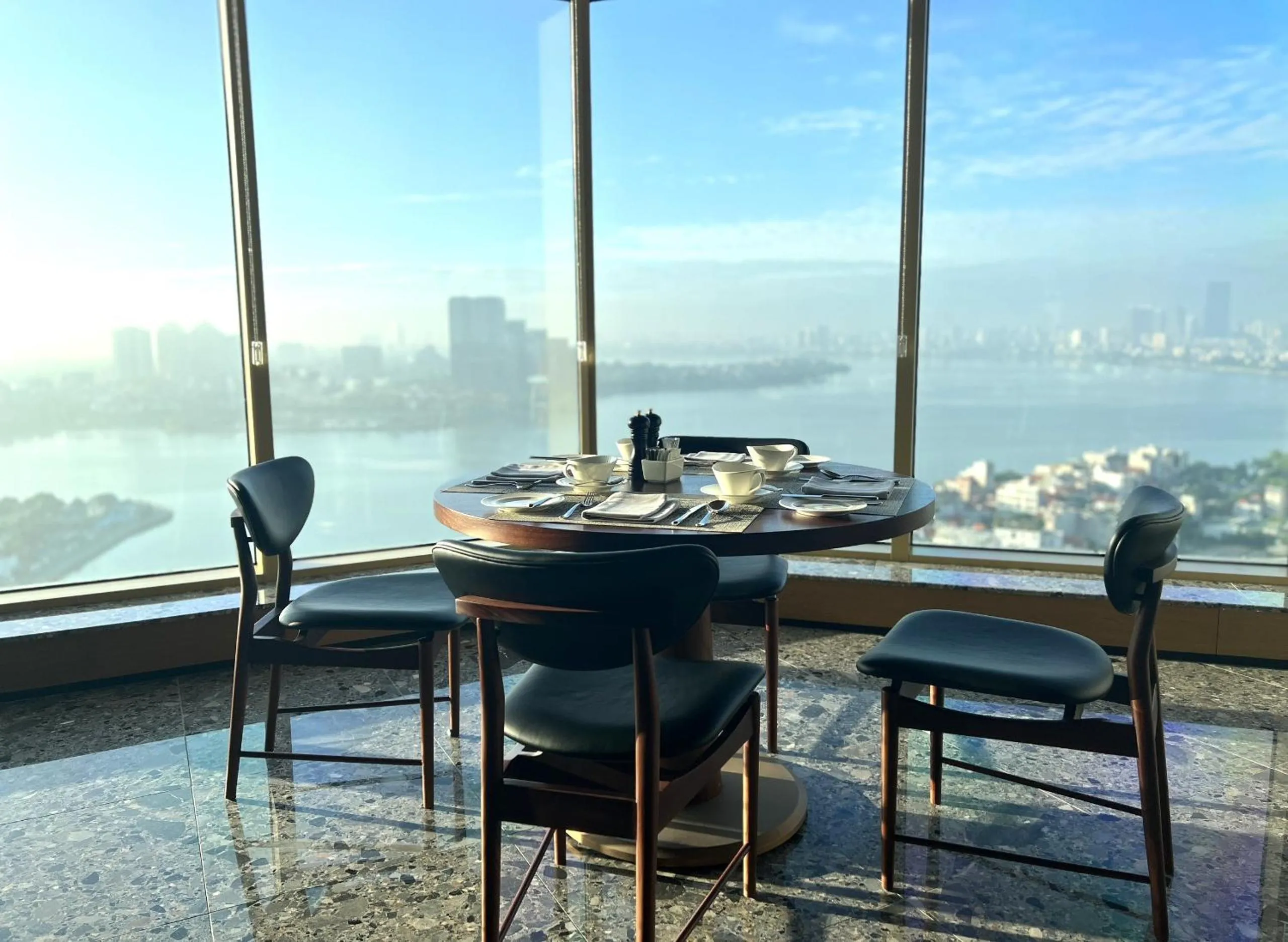 Restaurant/places to eat in L7 WEST LAKE HANOI by LOTTE HOTELS