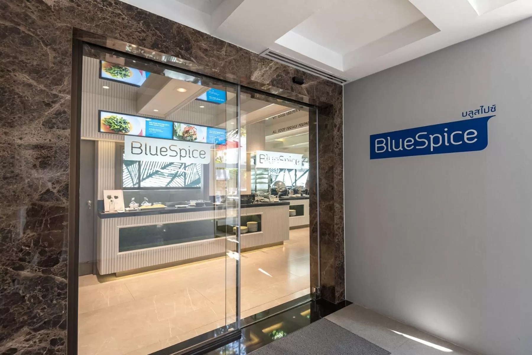 Restaurant/places to eat in Centre Point Plus Hotel Pratunam