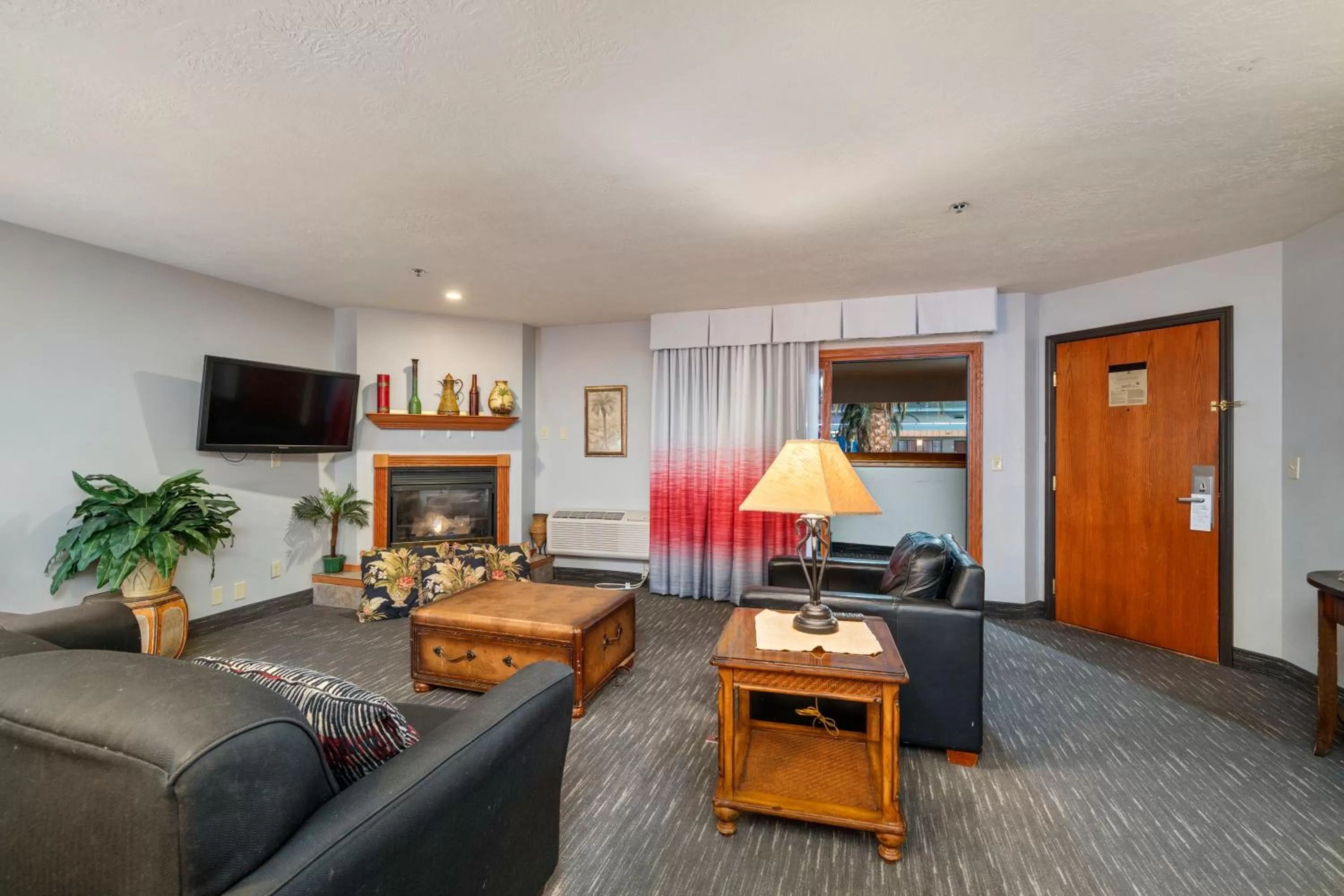 Living room in Ramada by Wyndham Sioux Falls Airport - Waterpark Resort & Event Center