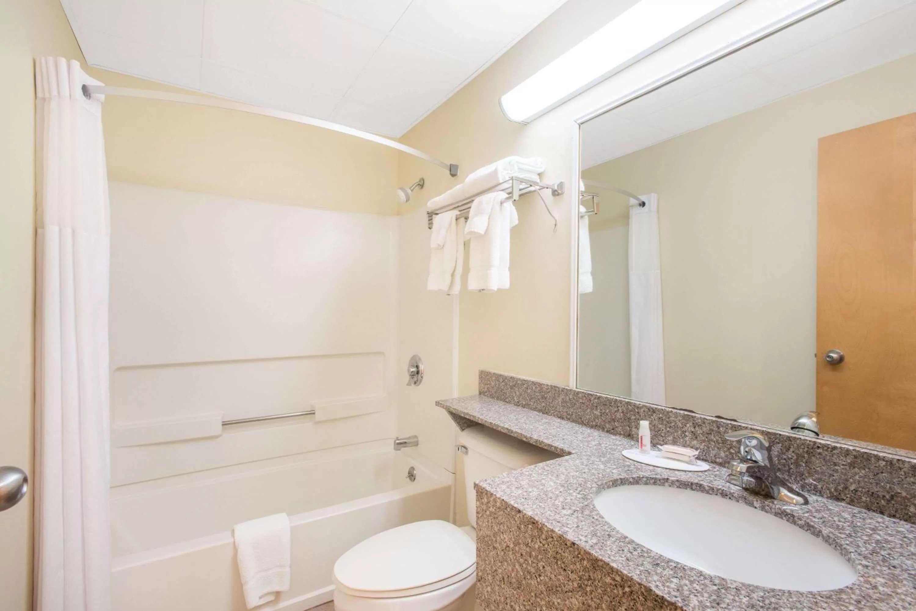 Bathroom in Days Inn by Wyndham Colchester Burlington