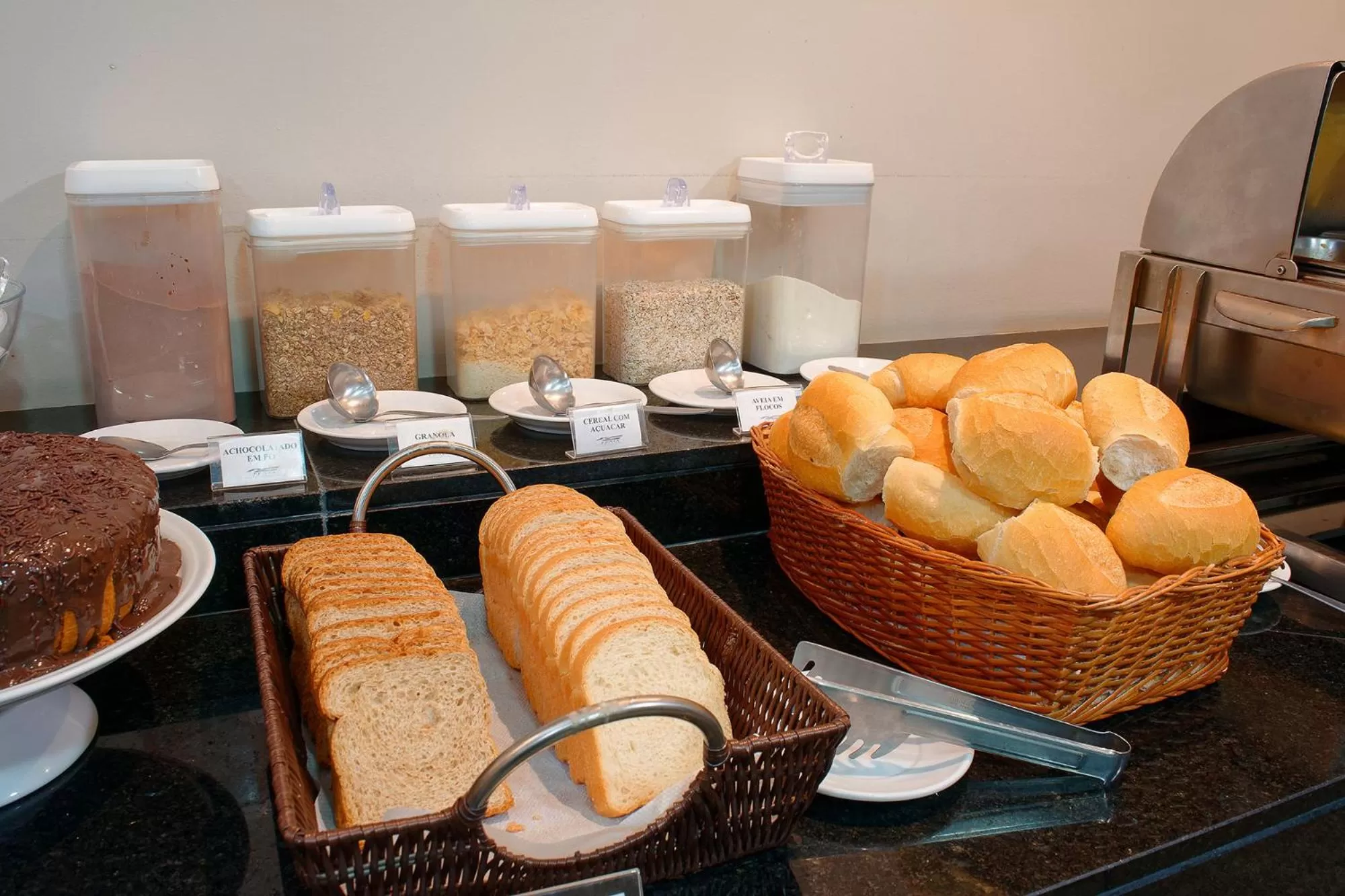 Buffet breakfast in Fênix Hotel Campinas