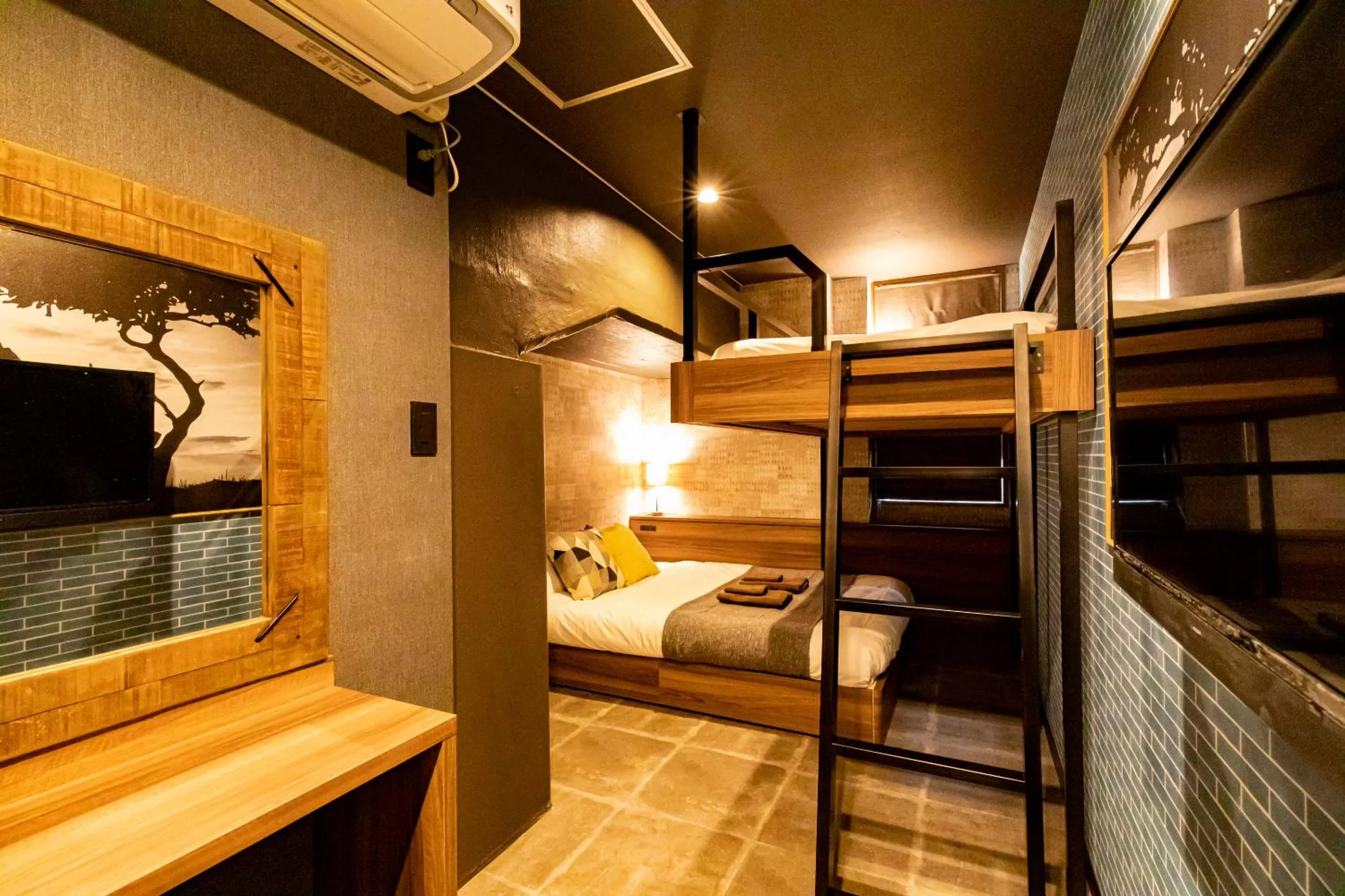 Bed in UNDER RAILWAY HOTEL AKIHABARA