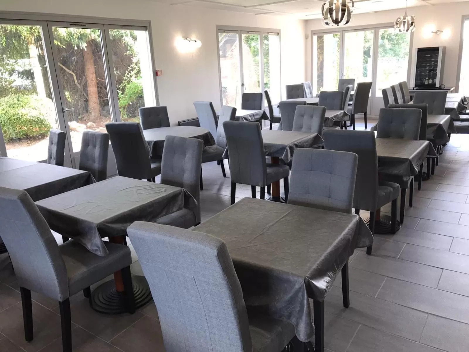 Restaurant/places to eat in Kyriad Cambrai