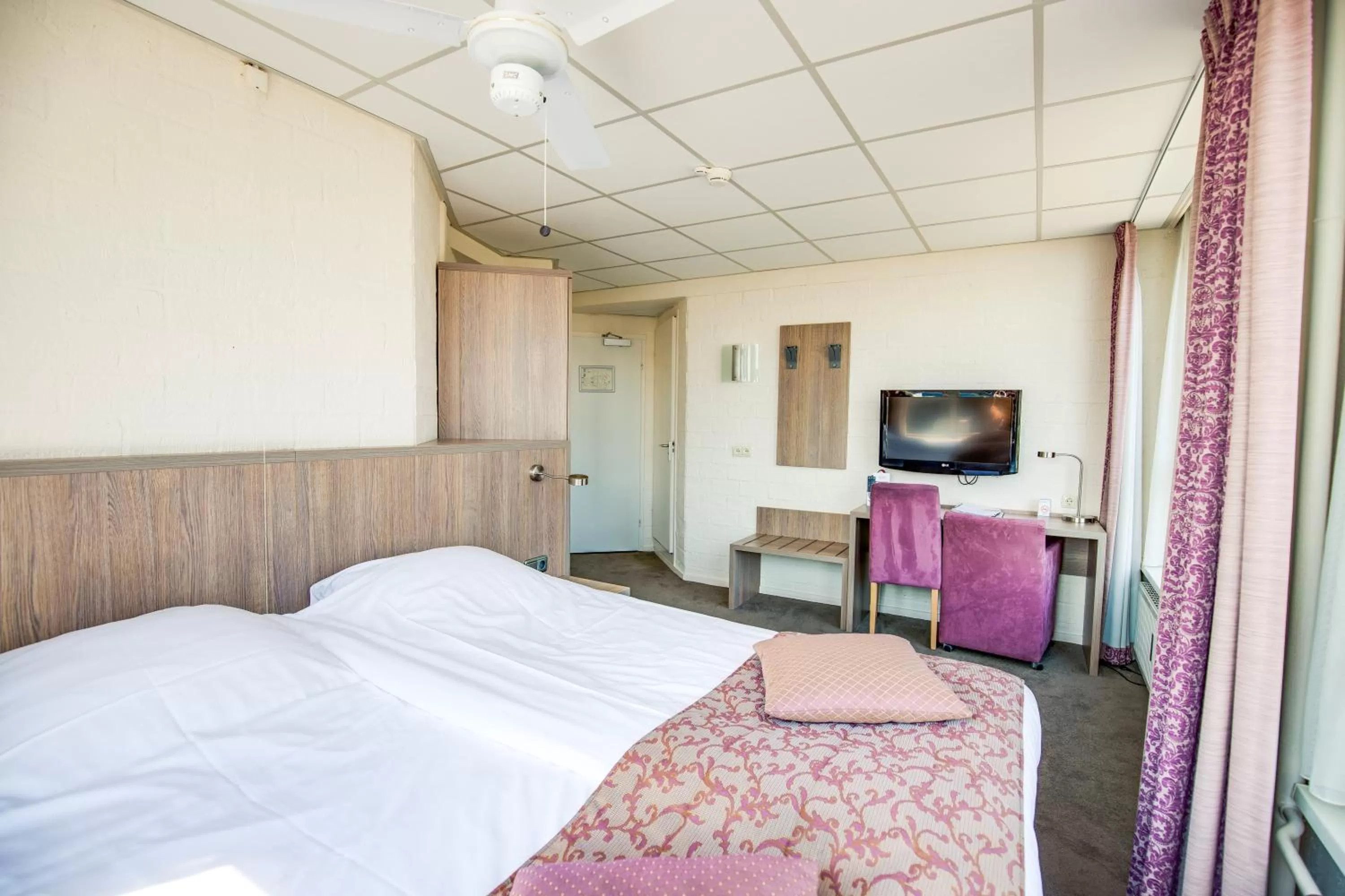 Photo of the whole room, Bed in Eurohotel