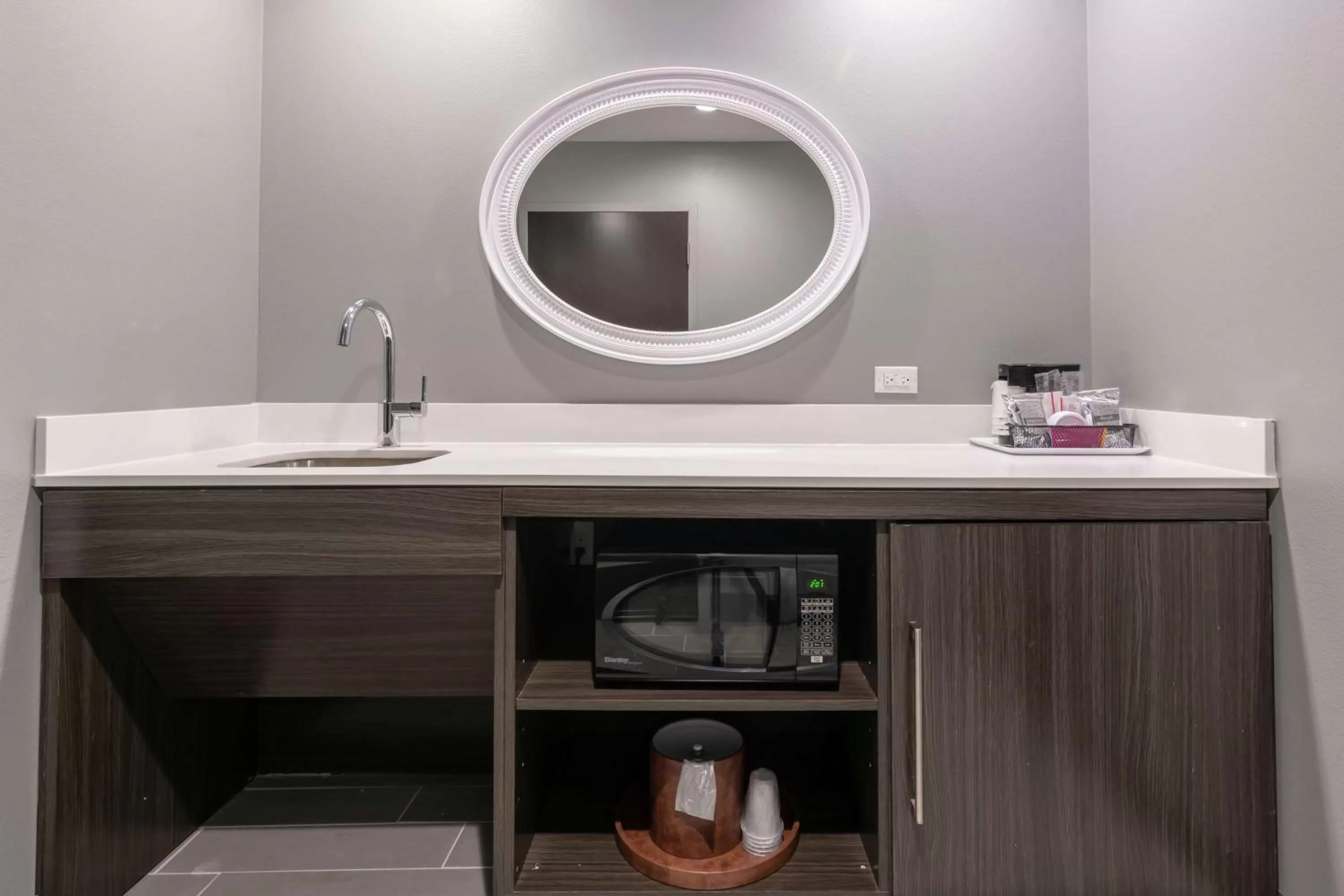 Bedroom in Hampton Inn & Suites Dallas East