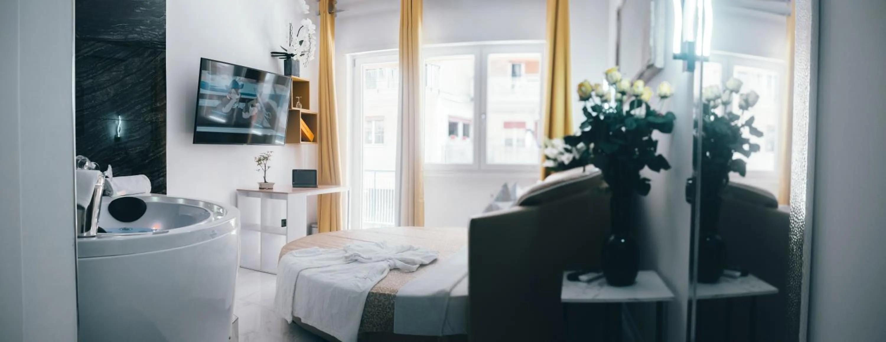 Photo of the whole room in Gregorio VII Luxury Suites San Damaso