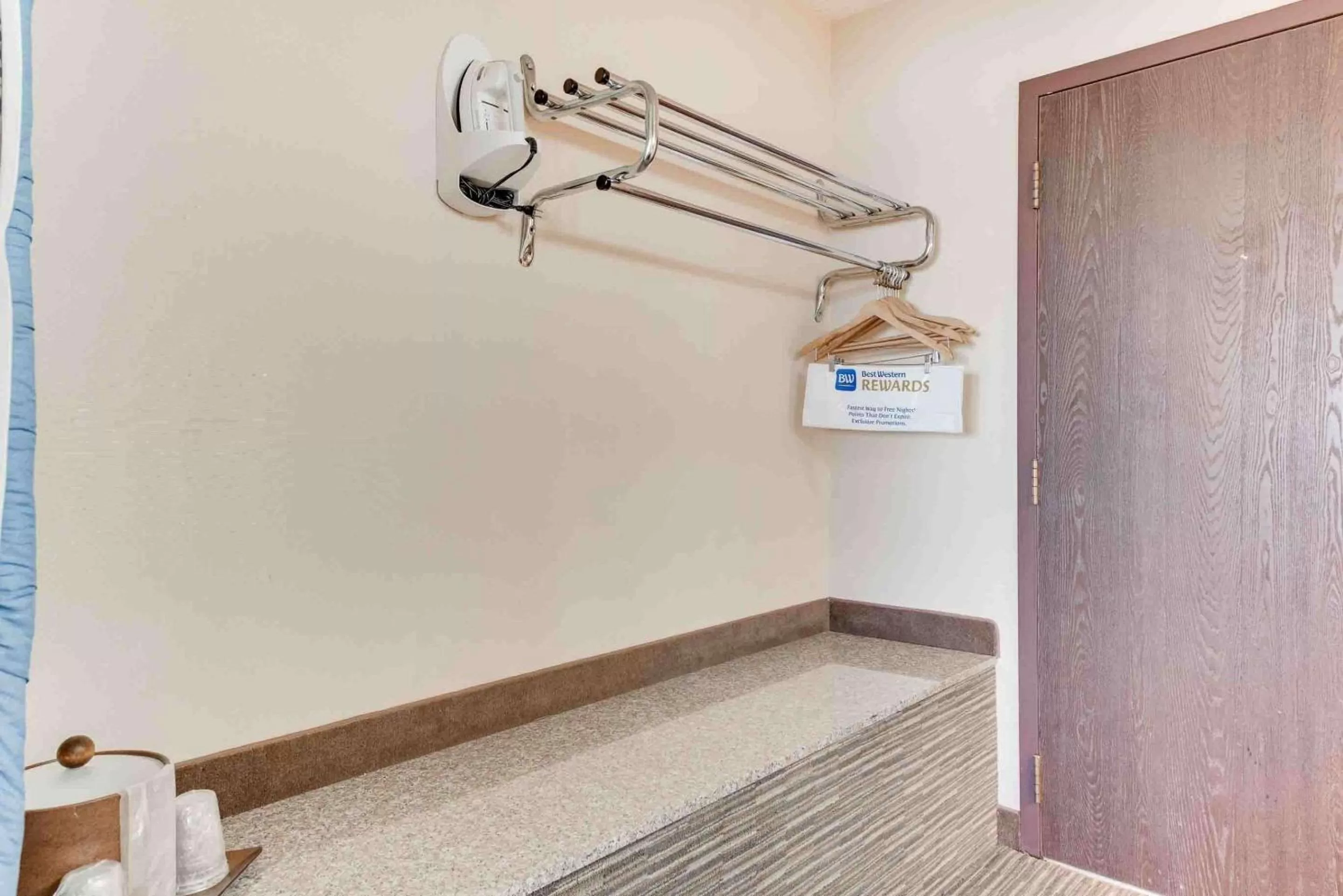 Bedroom in Best Western Movie Manor