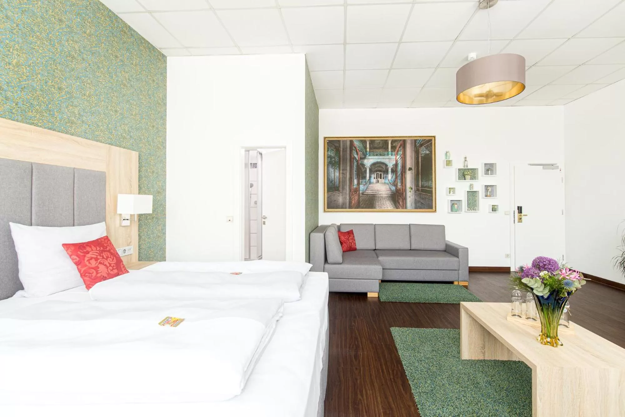 Photo of the whole room, Bed in Pallas Hotel