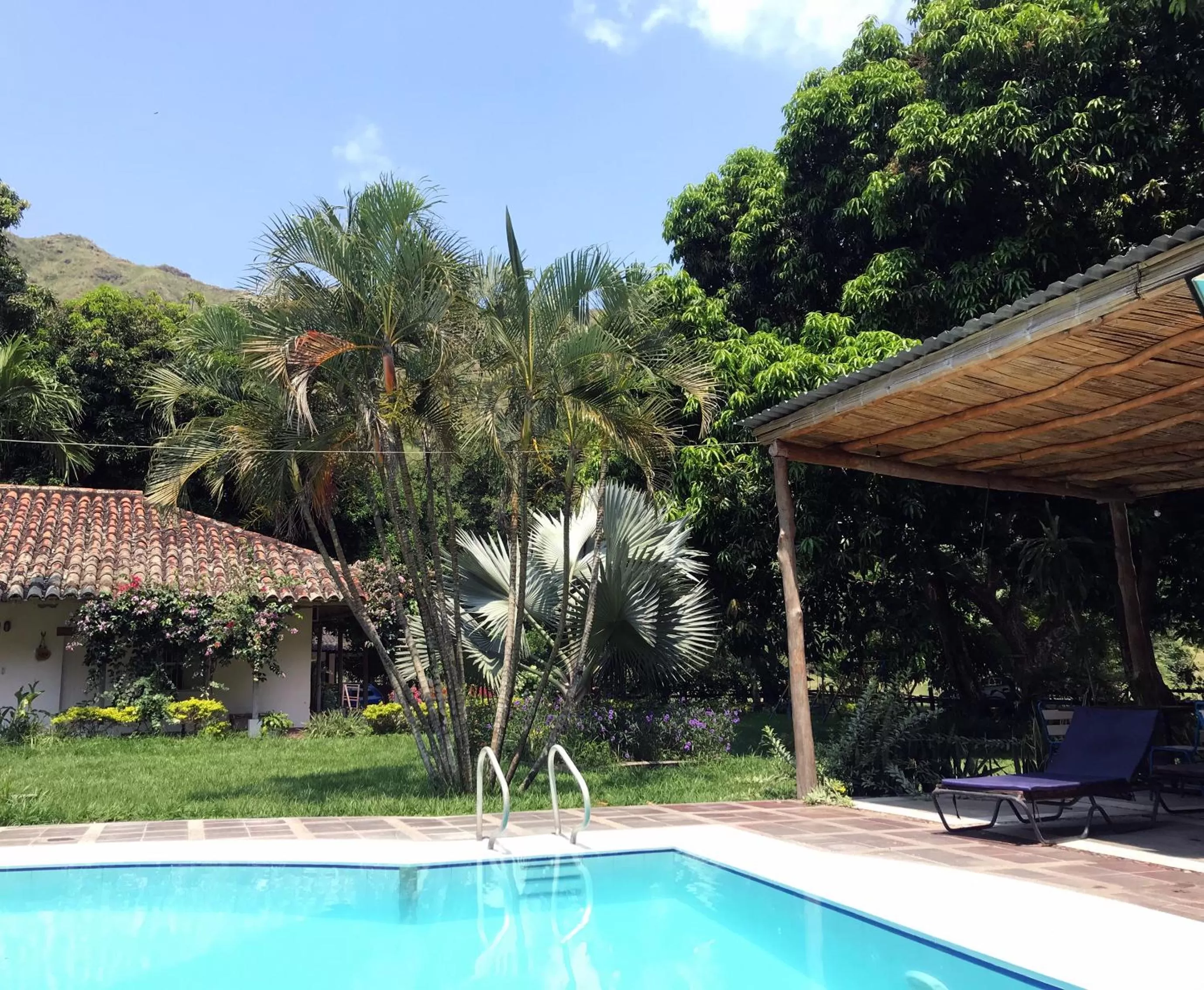 Swimming pool in Waka Hotel Rural