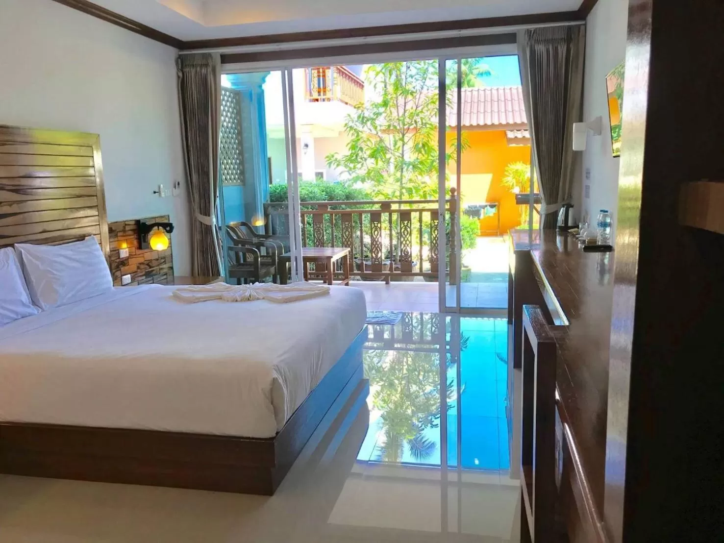 Bed in Pratum Resort