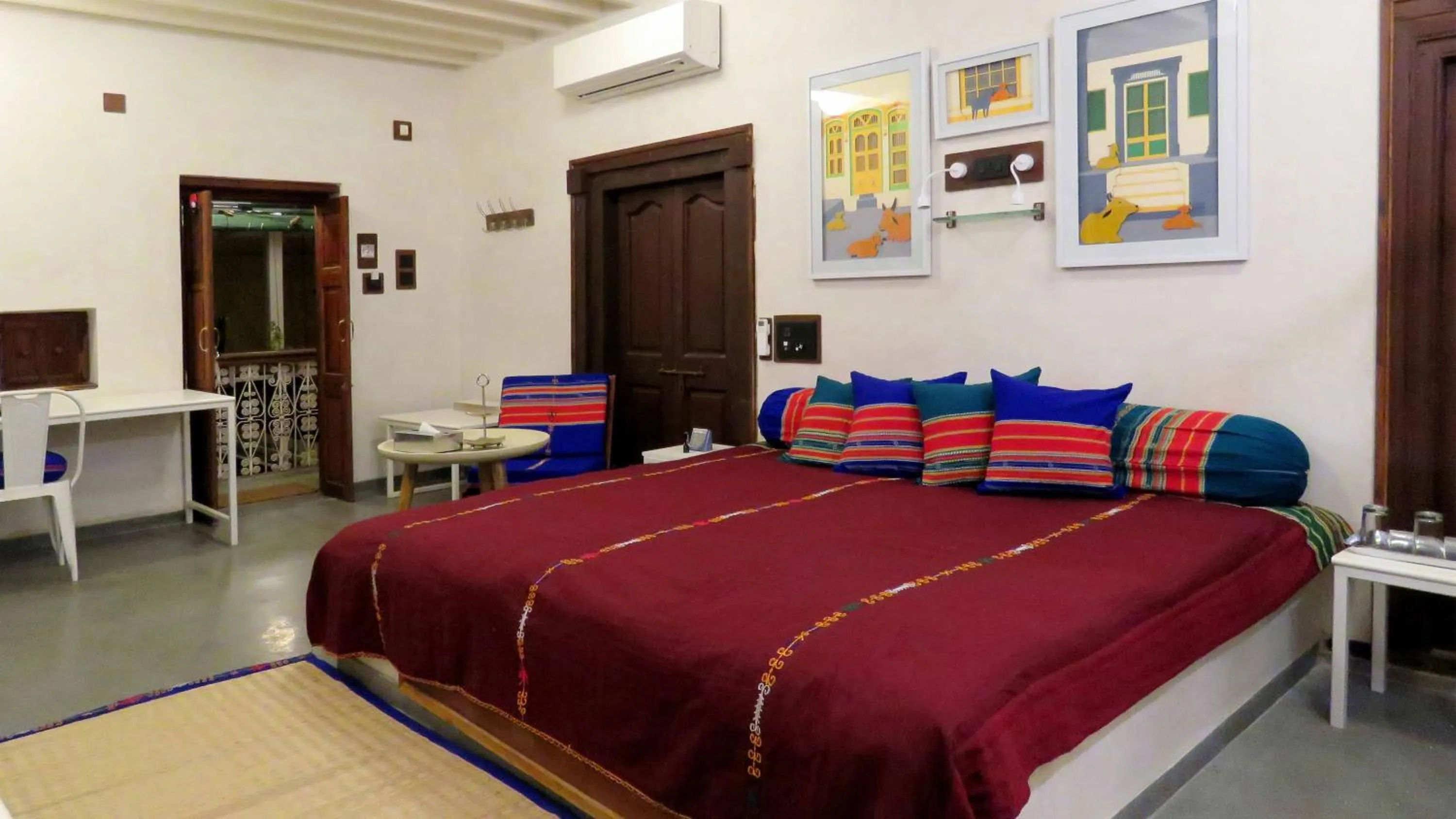 Photo of the whole room, Bed in Mangaldas Ni Haveli II by The House of MG
