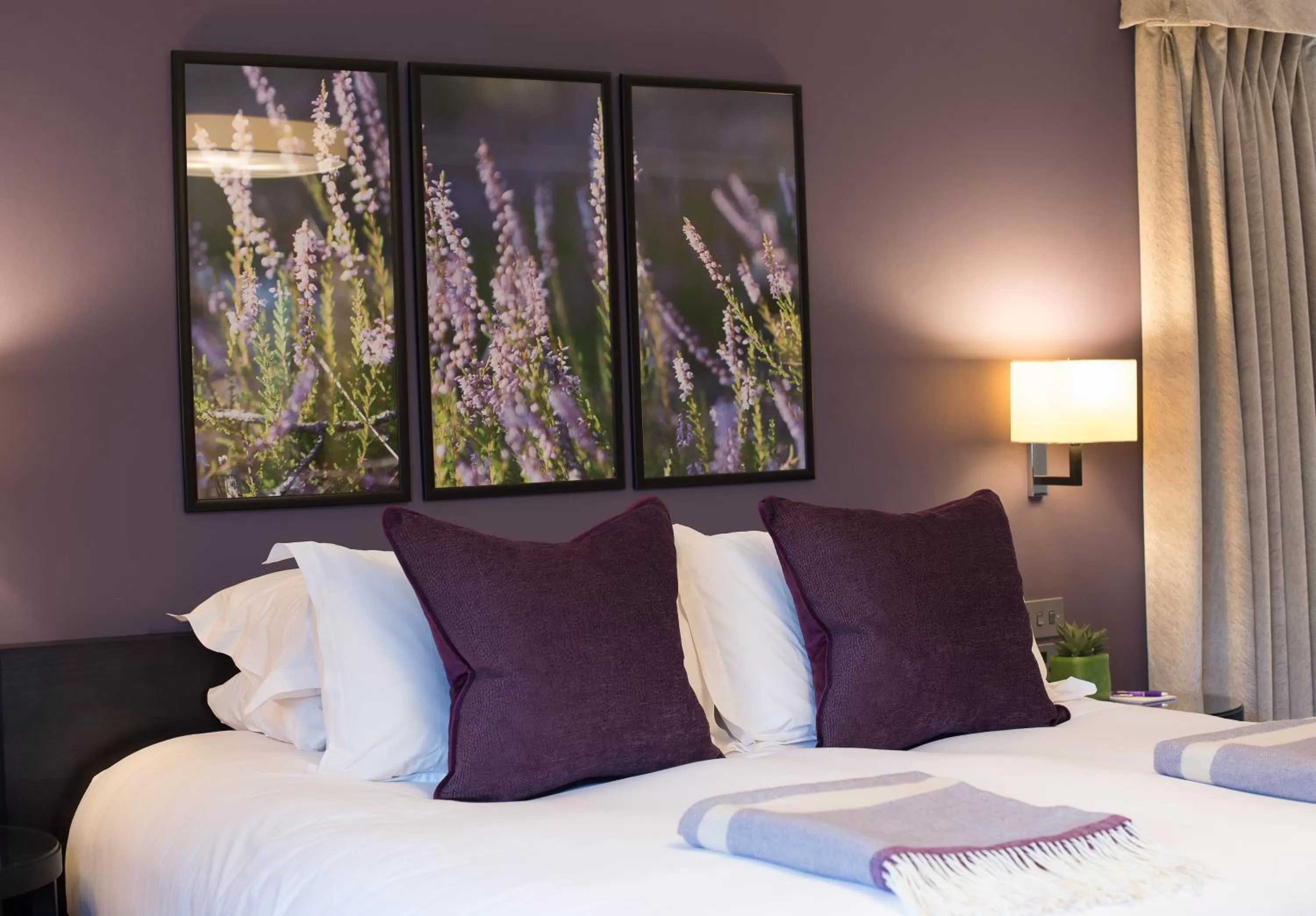 Bedroom, Bed in Hogarths Stone Manor