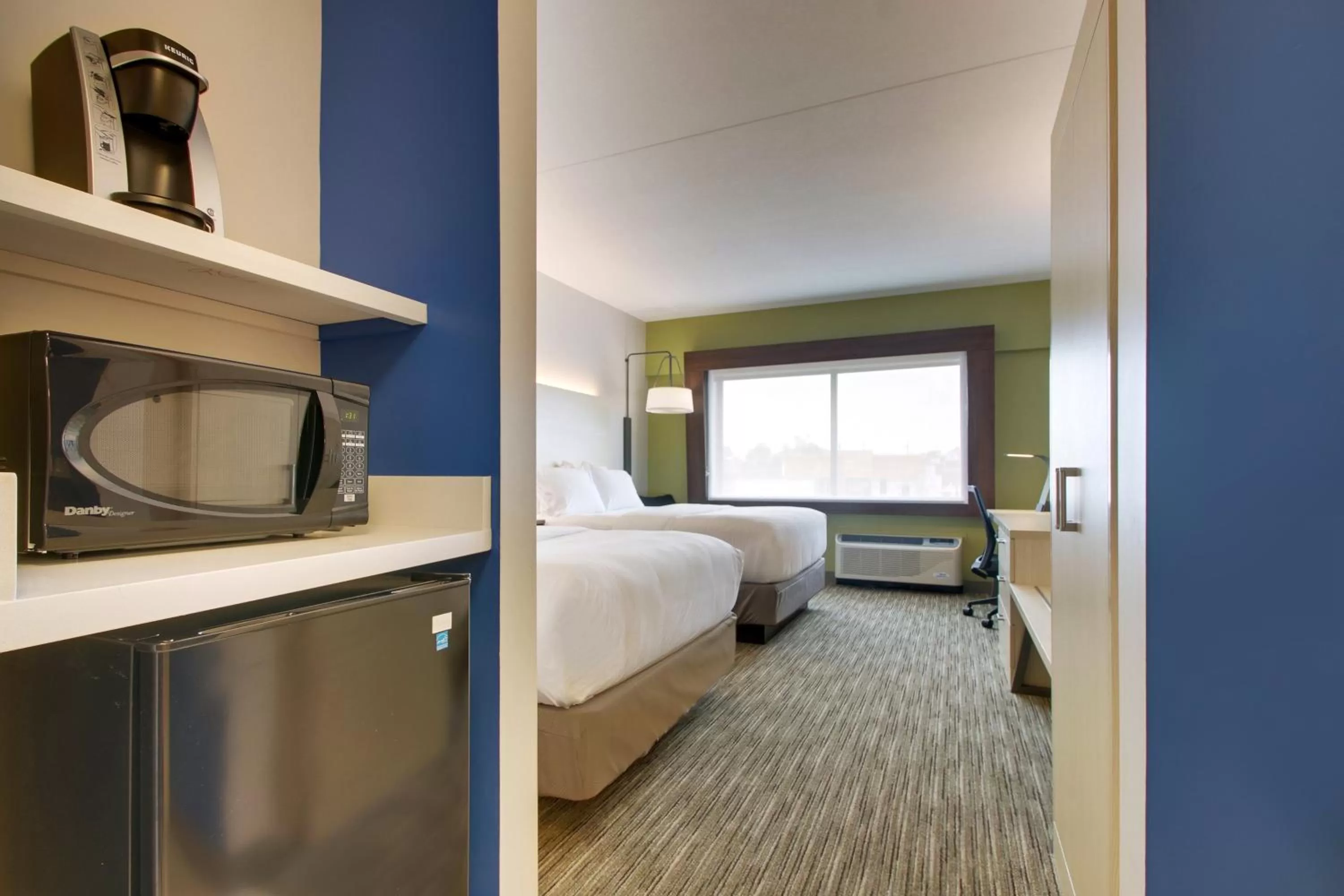 Photo of the whole room, Bed in Holiday Inn Express & Suites - Elizabethtown North by IHG