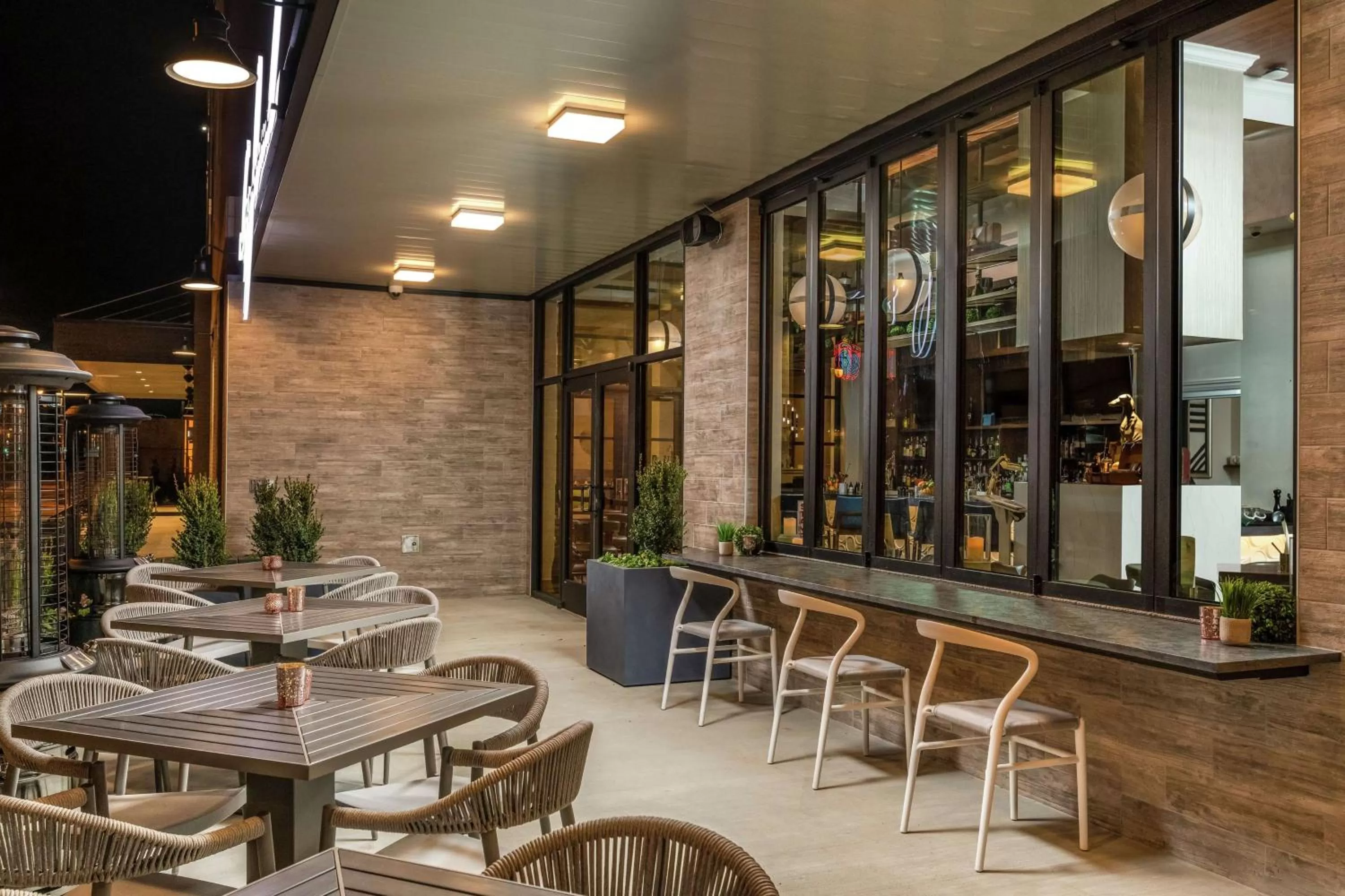 Dining area in Hilton Garden Inn Memphis Downtown Beale Street