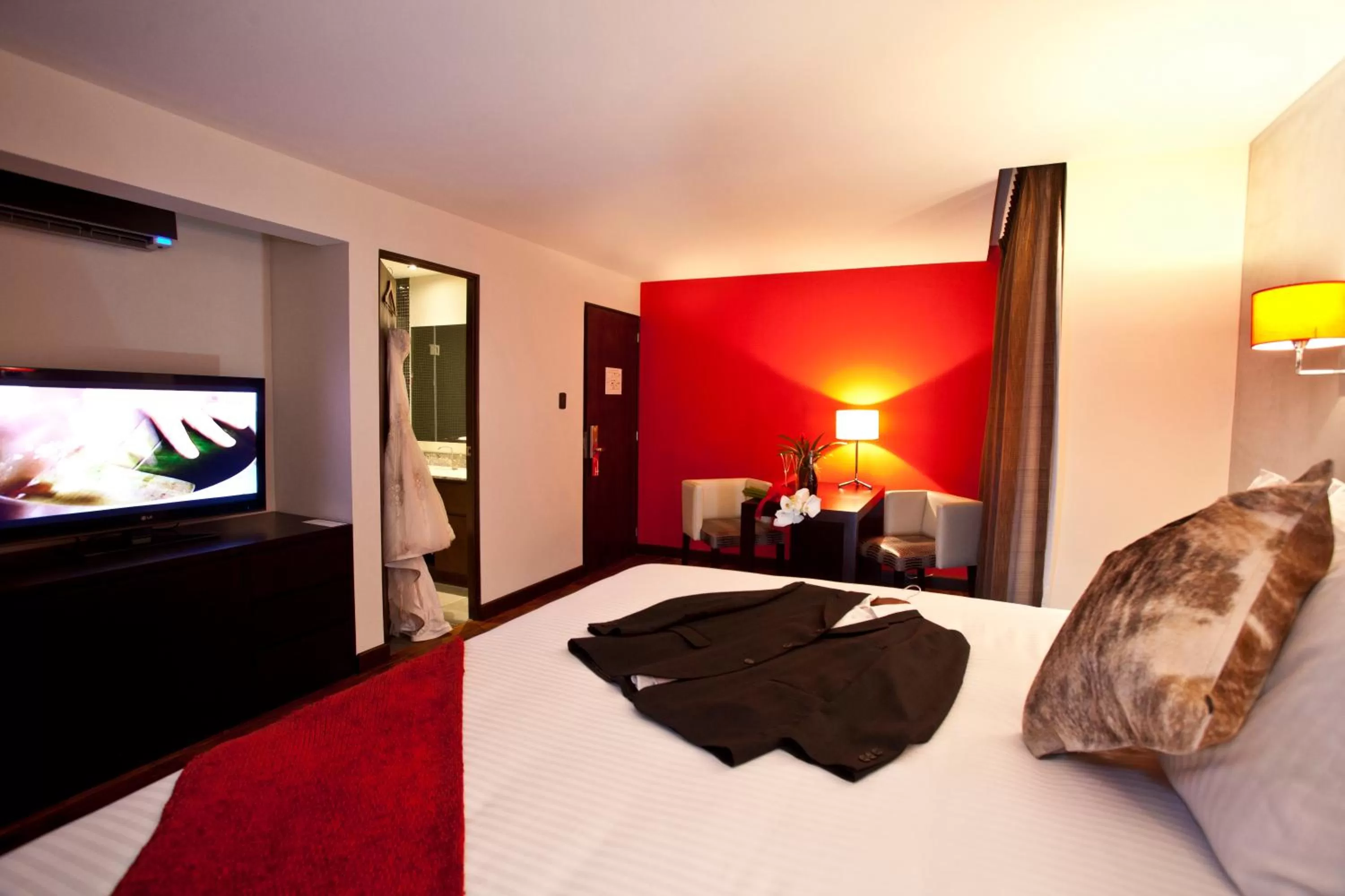 Shower, Bed in La Inmaculada Hotel