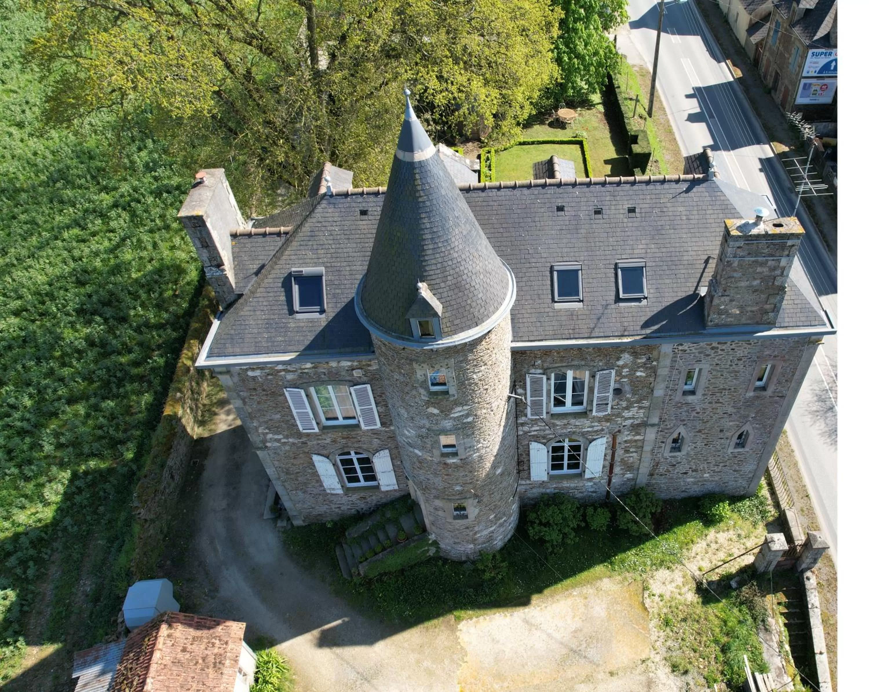 Property building in Le Manoir de la Bigotière