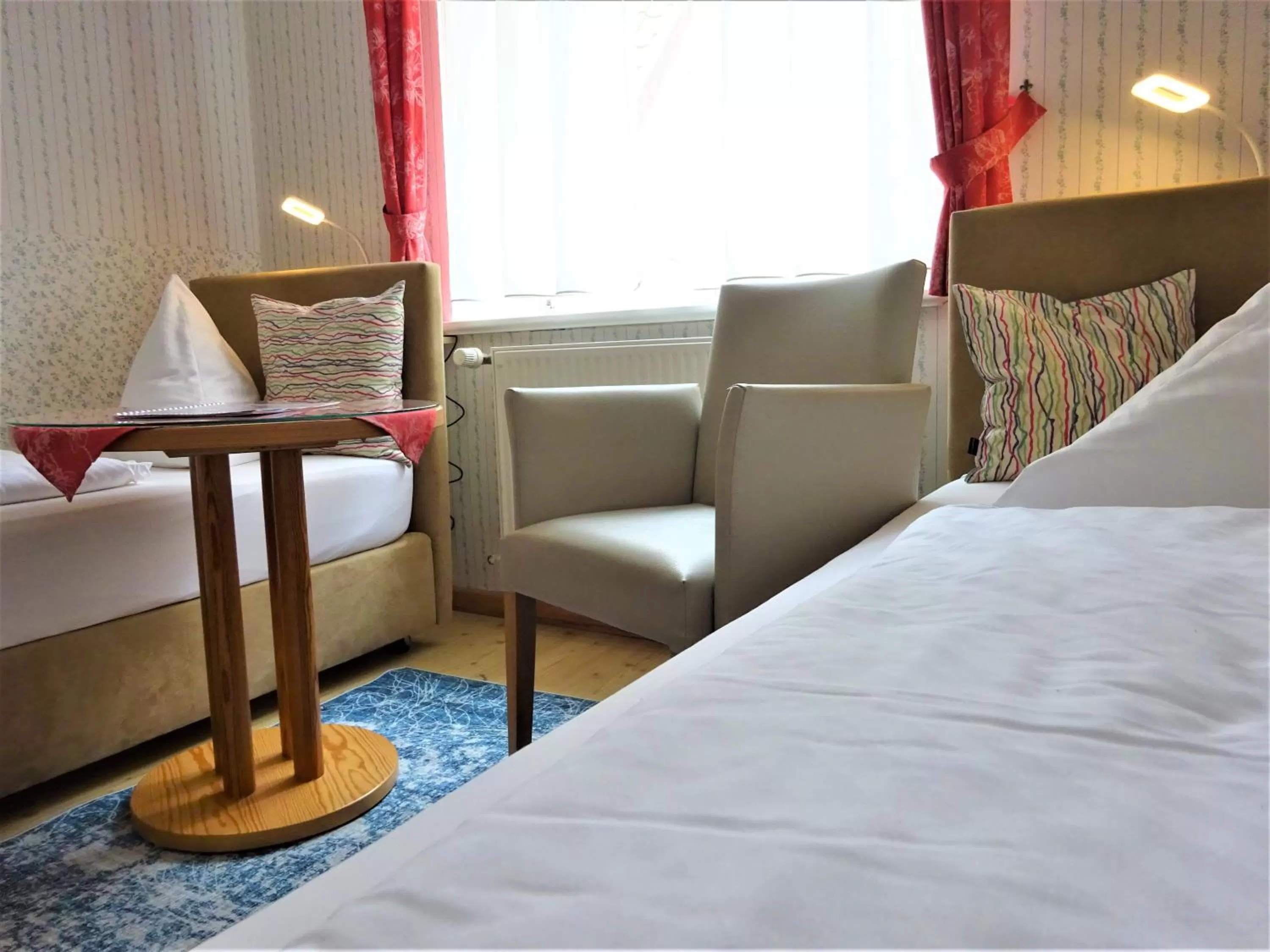 Seating area, Bed in Hotel Pension Zur Fährbrücke