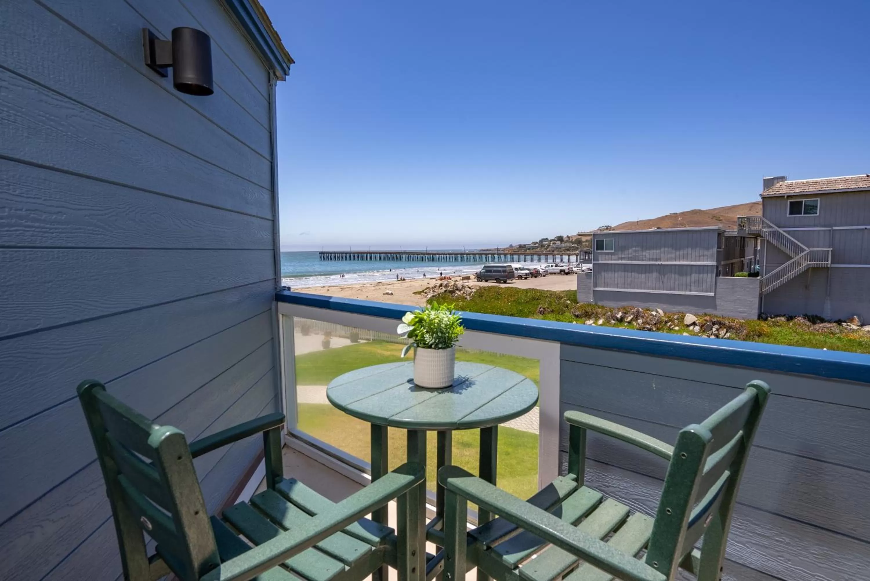 View (from property/room), Balcony/Terrace in Shoreline Inn...on the beach