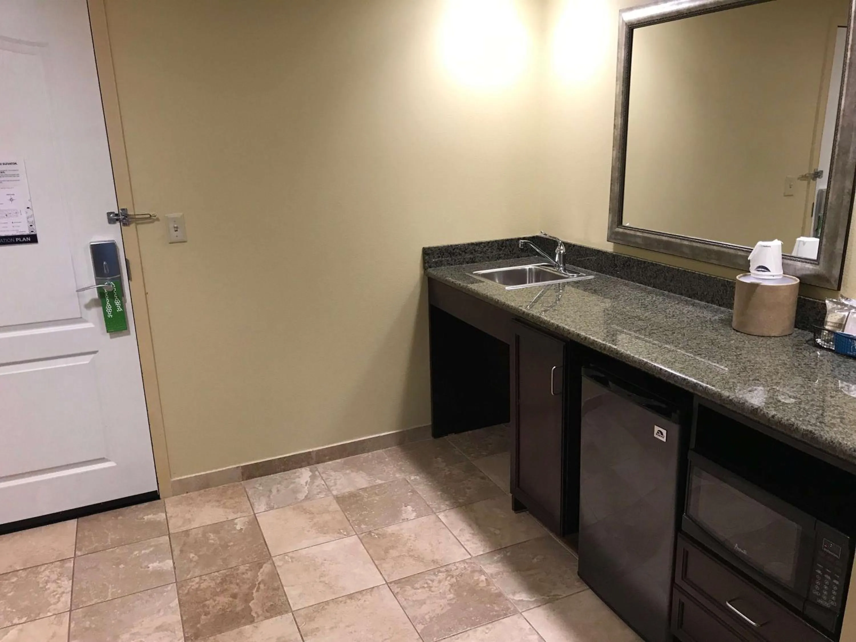 Kitchen or kitchenette in Hampton Inn and Suites Austin - Lakeway