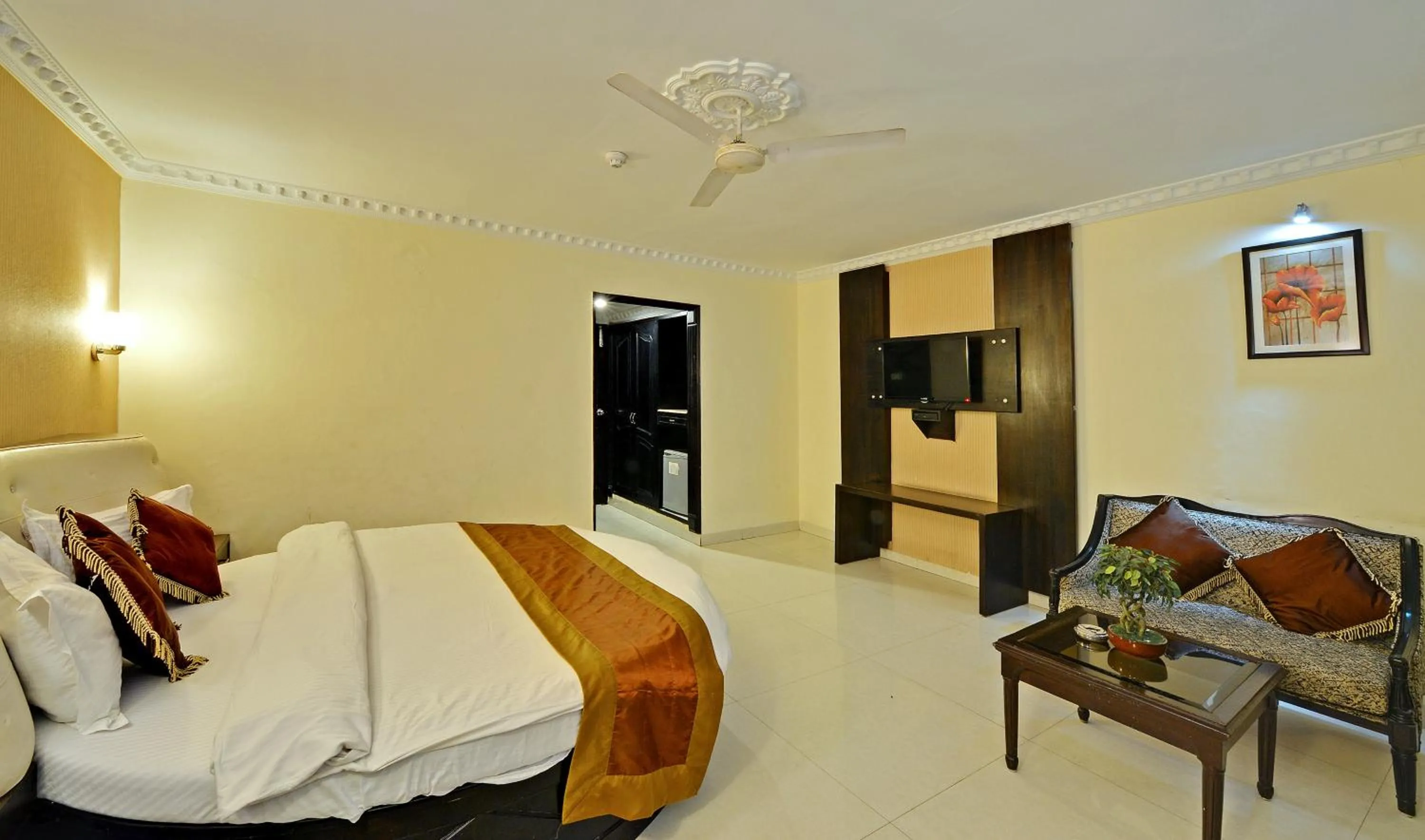 Bedroom, Bed in Hotel City Heart Premium