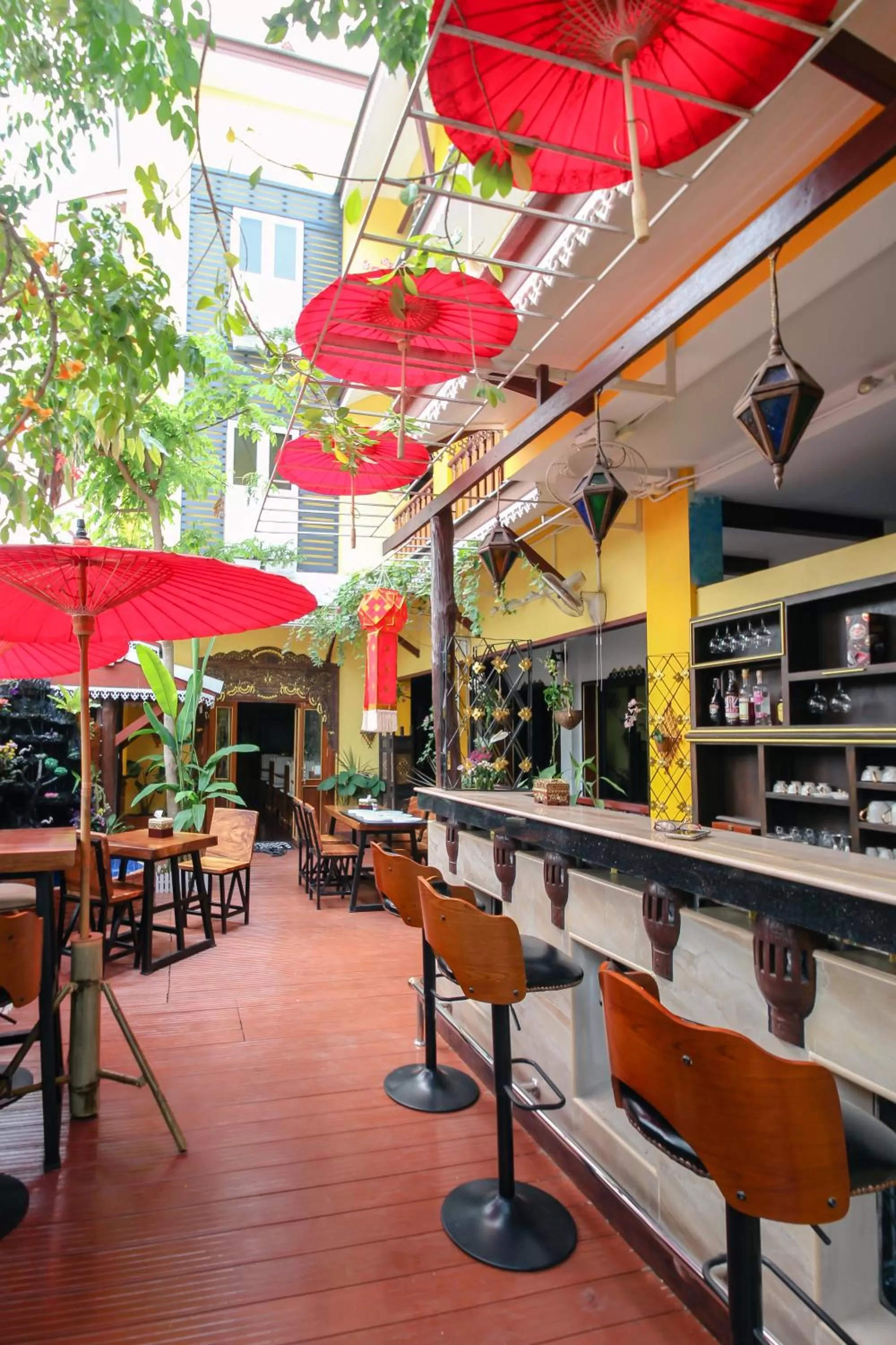 Restaurant/places to eat in Olivier Boutique