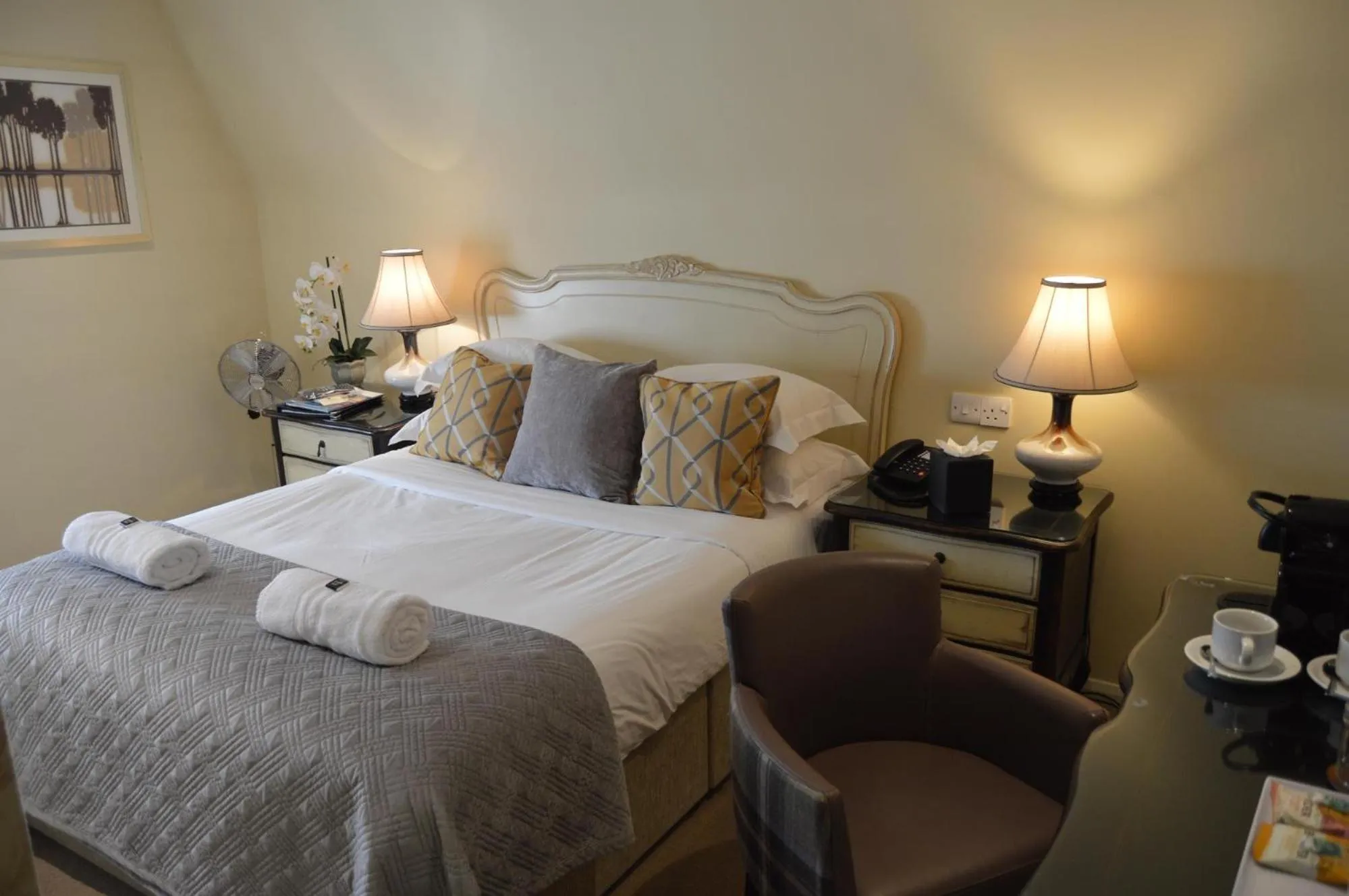 Bed in Le Bouchon Brasserie & Hotel